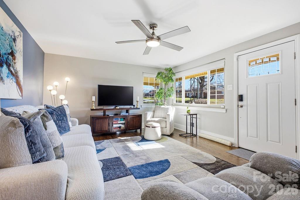2841 20th Street NE — Hickory