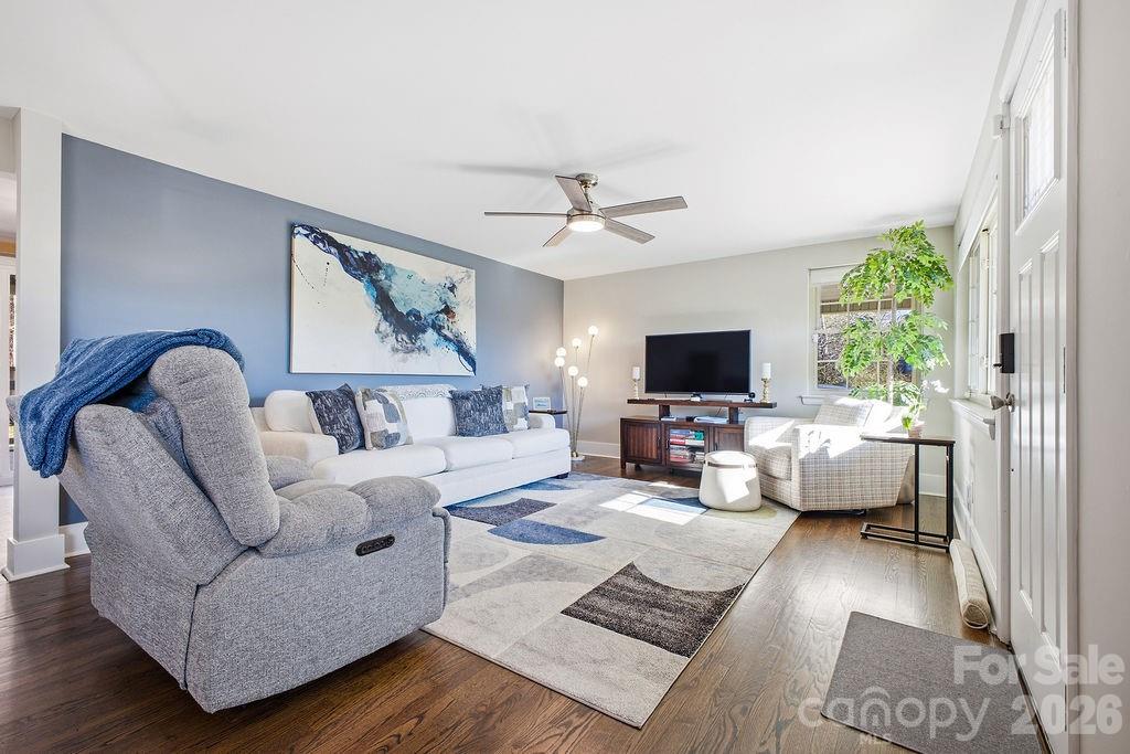 2841 20th Street NE — Hickory
