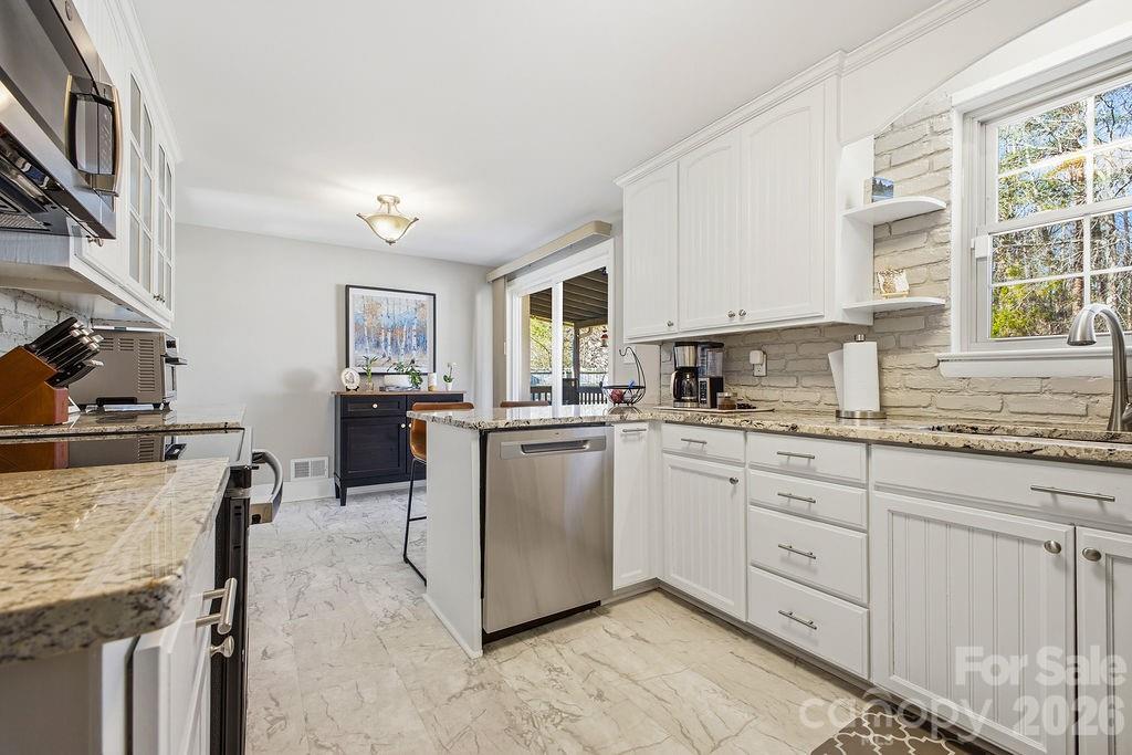 2841 20th Street NE — Hickory