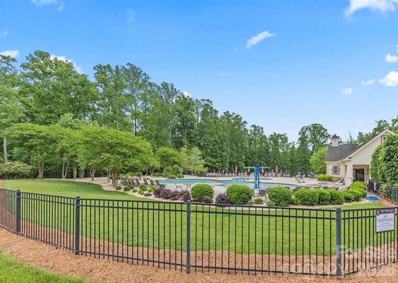 8432 Loxton Circle — Charlotte