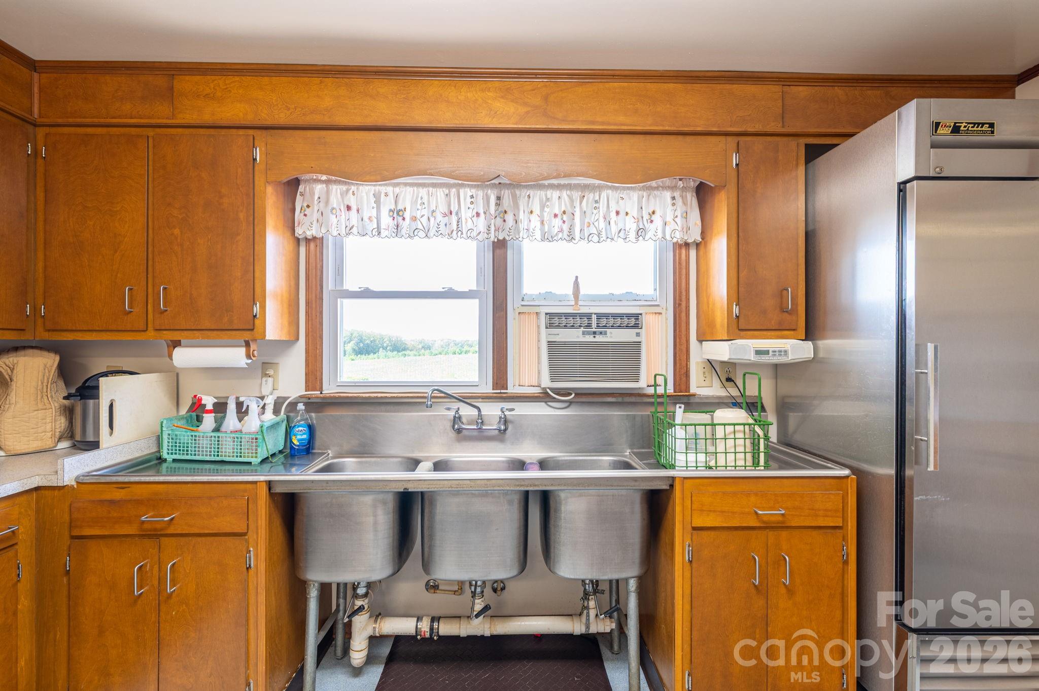 2482 June Bug Road — Vale