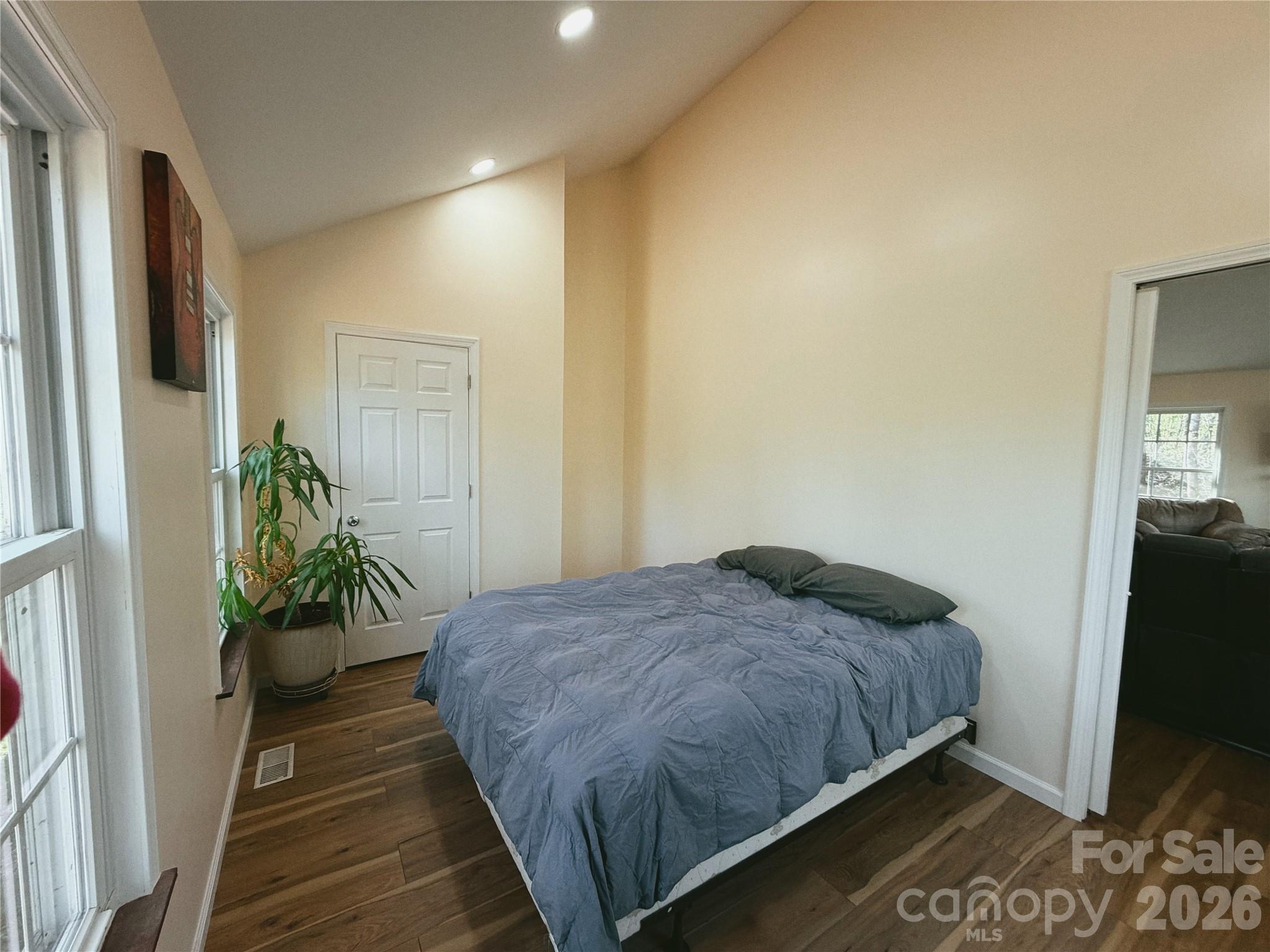6051 Pointe West Lane — Vale