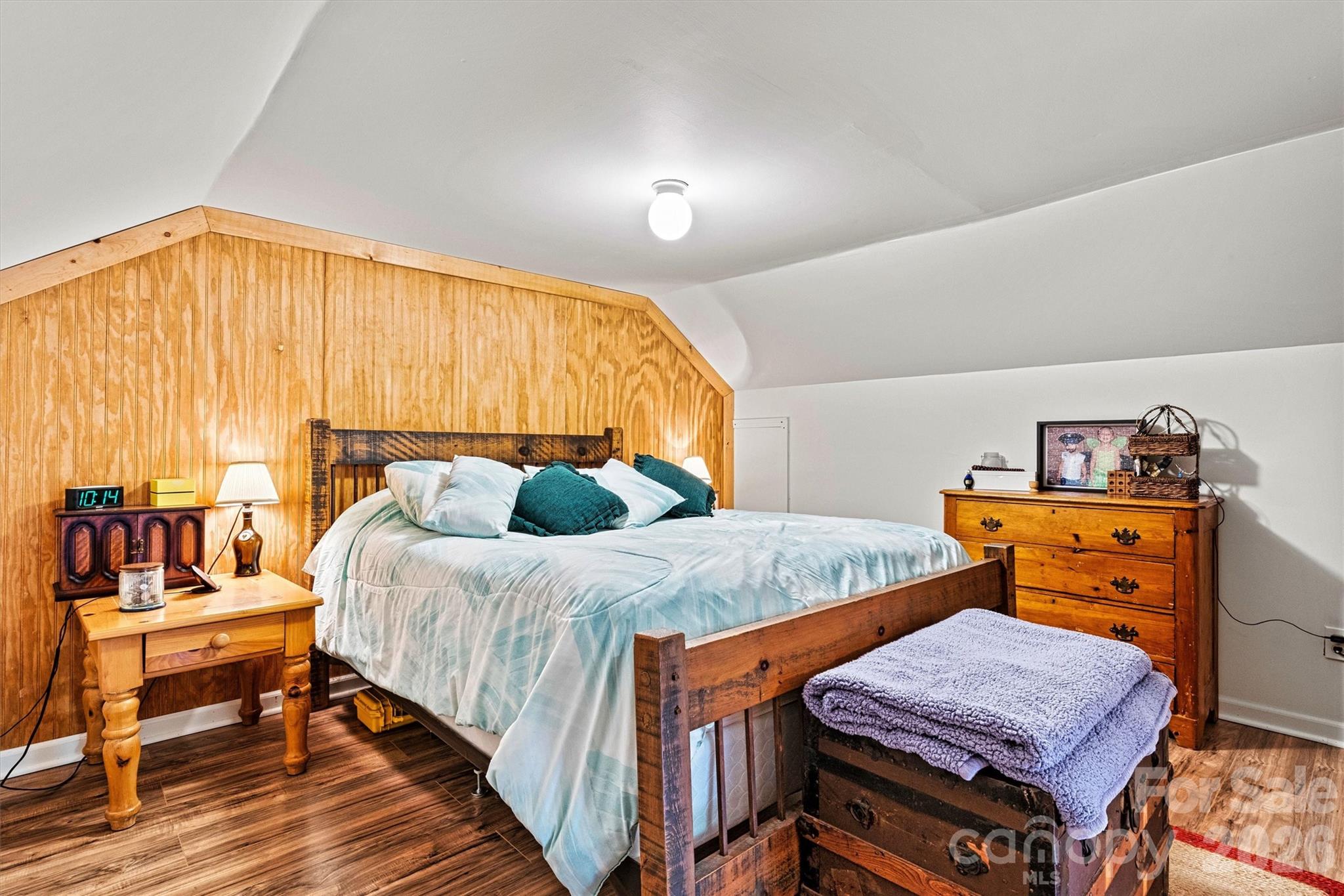 6051 Pointe West Lane — Vale