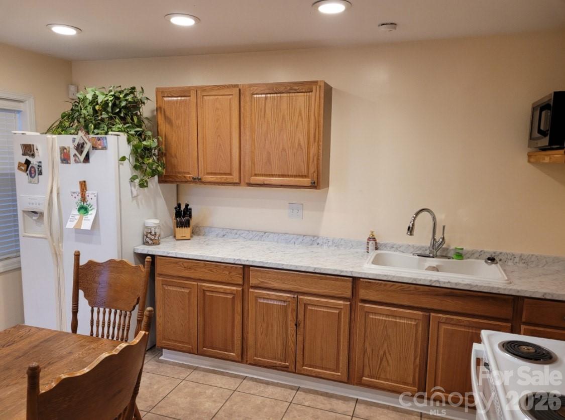 6051 Pointe West Lane — Vale