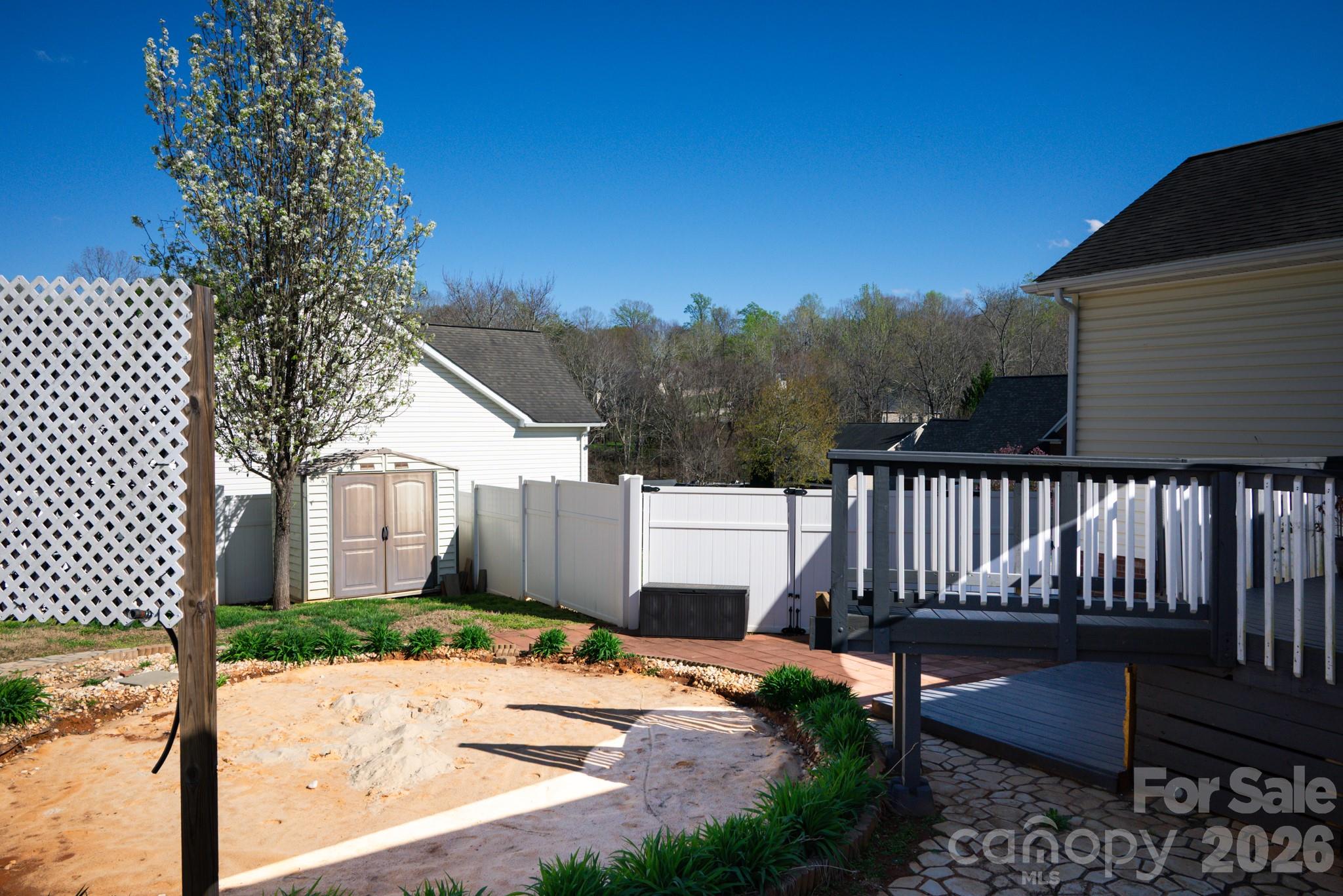 1009 Preston Drive — Lowell