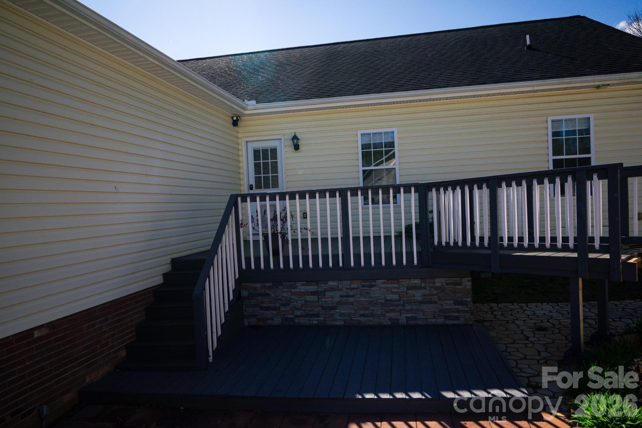 1009 Preston Drive — Lowell