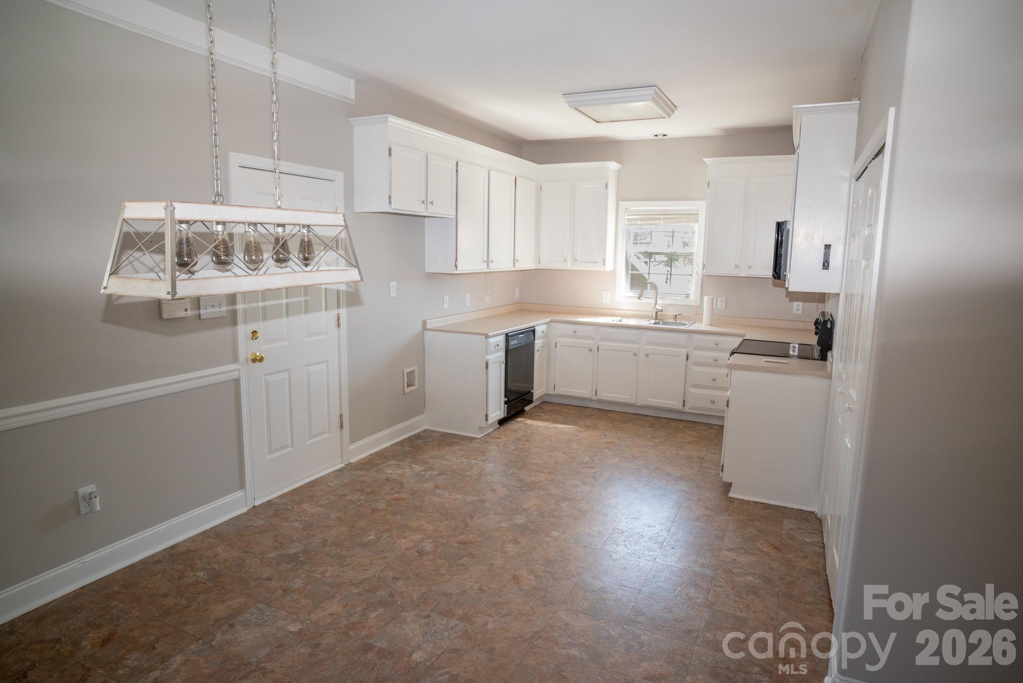 1009 Preston Drive — Lowell