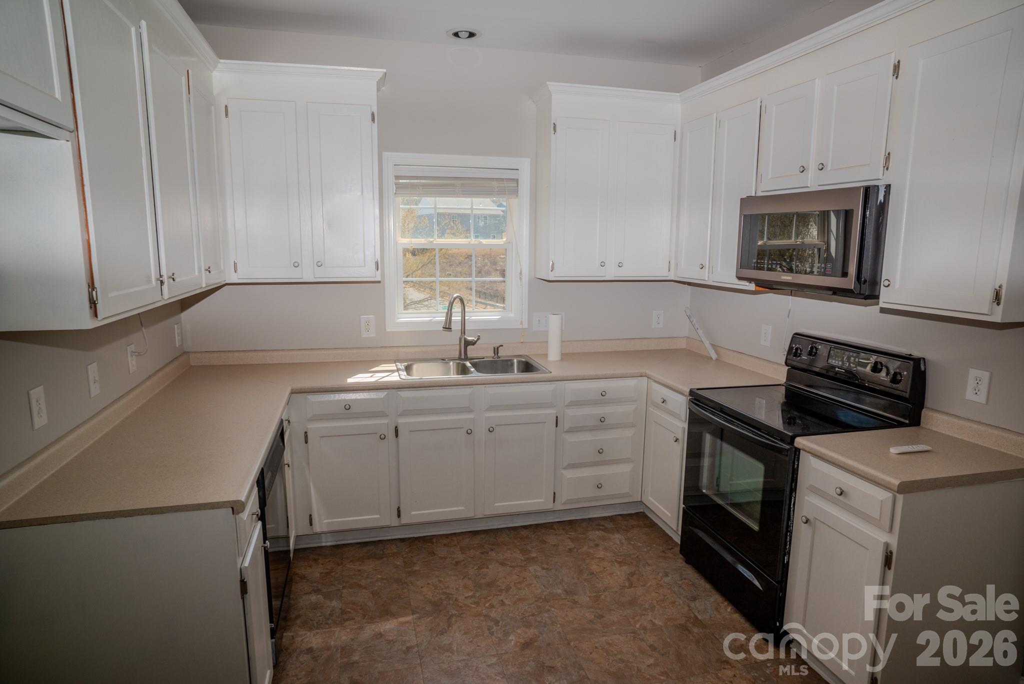 1009 Preston Drive — Lowell