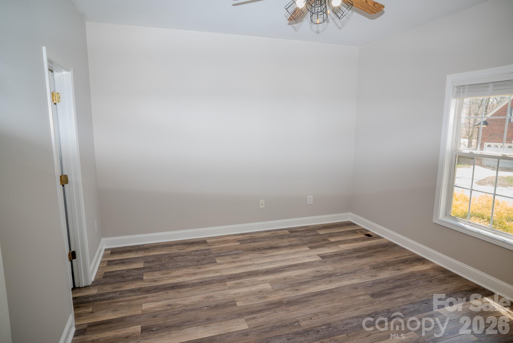1009 Preston Drive — Lowell