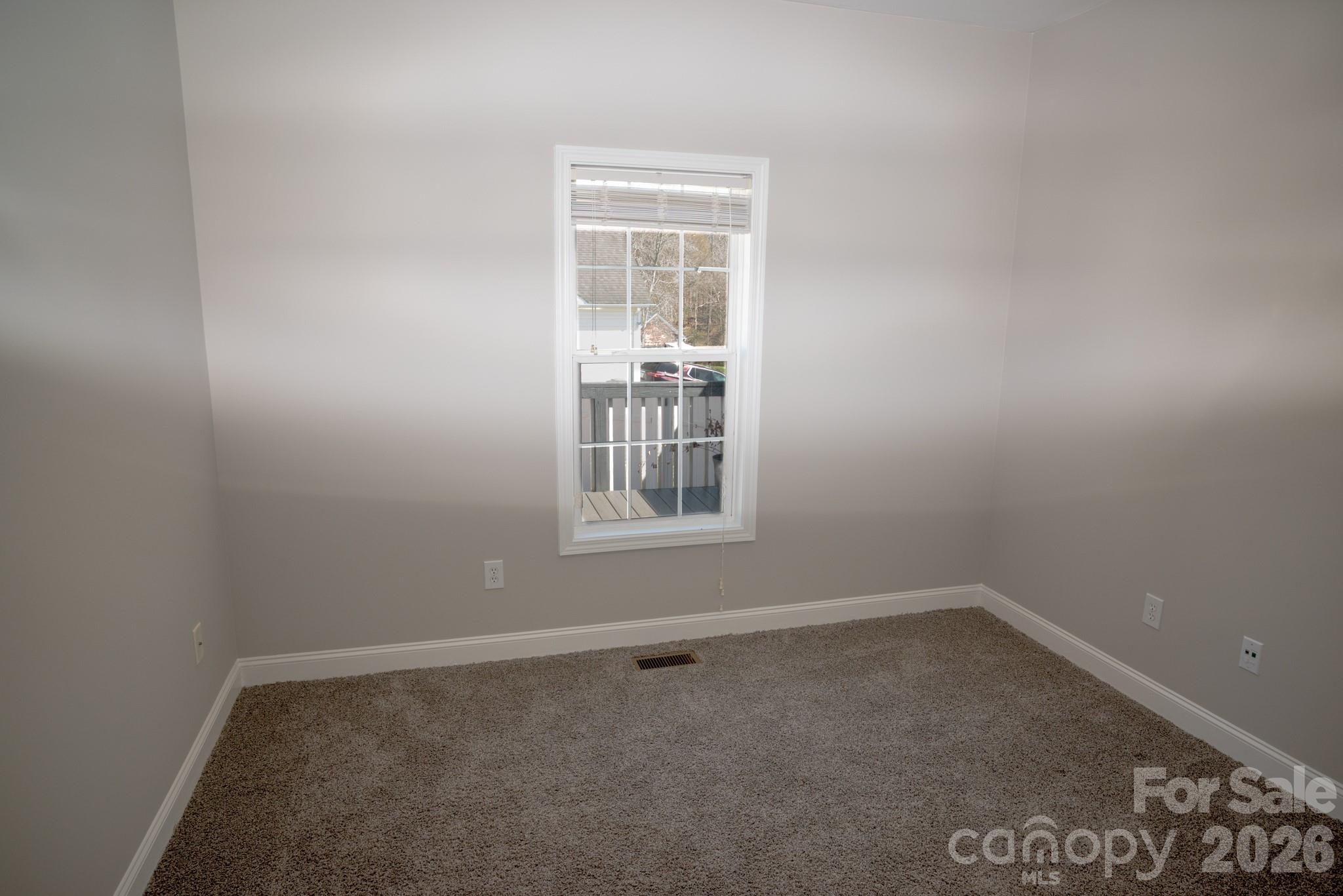 1009 Preston Drive — Lowell