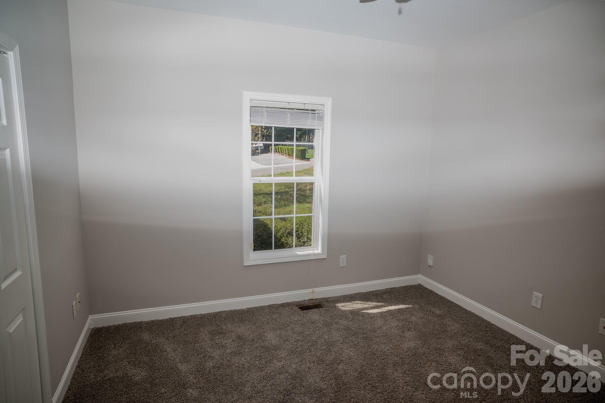 1009 Preston Drive — Lowell