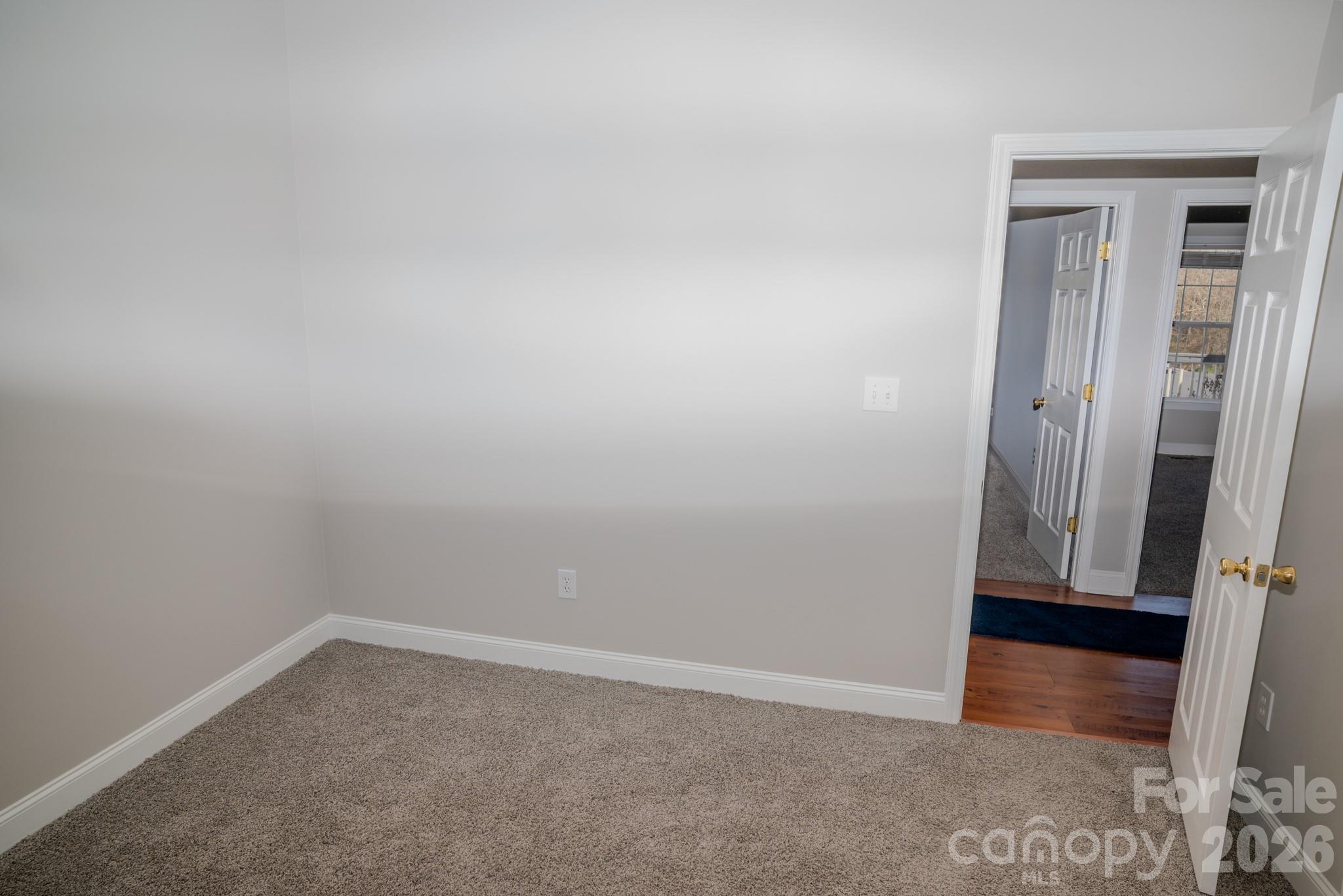 1009 Preston Drive — Lowell