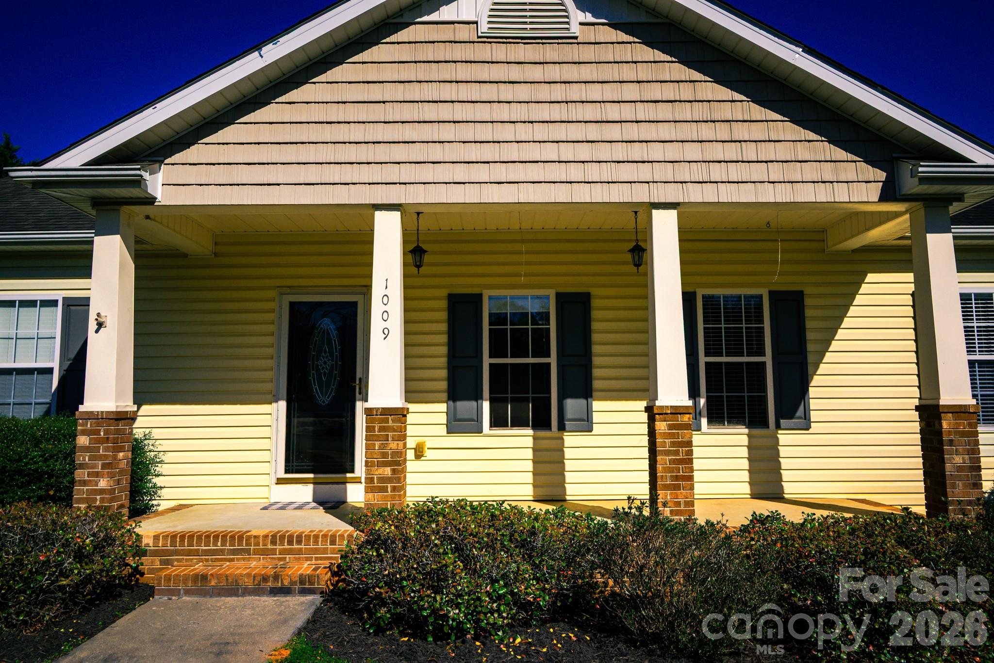 1009 Preston Drive — Lowell