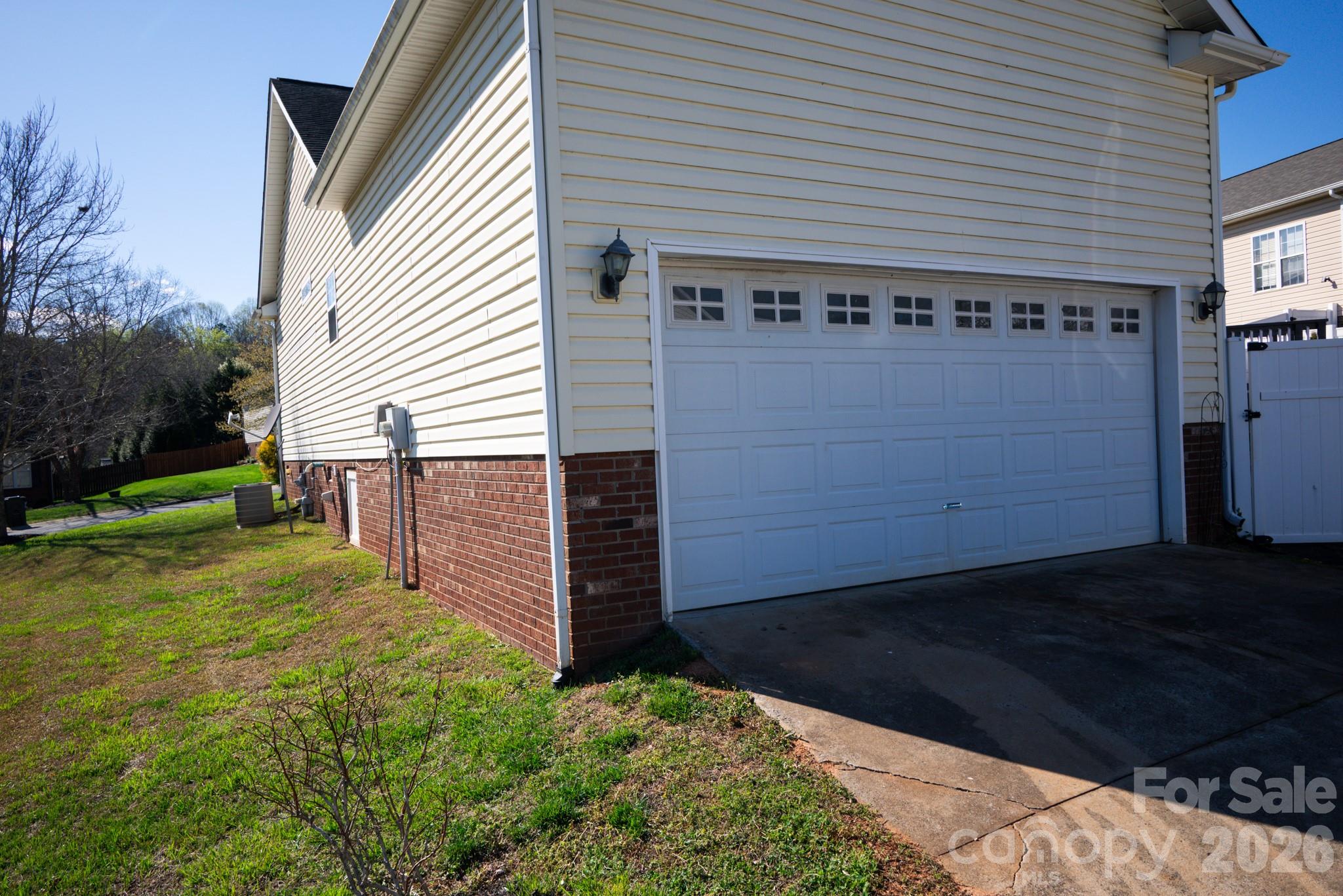 1009 Preston Drive — Lowell