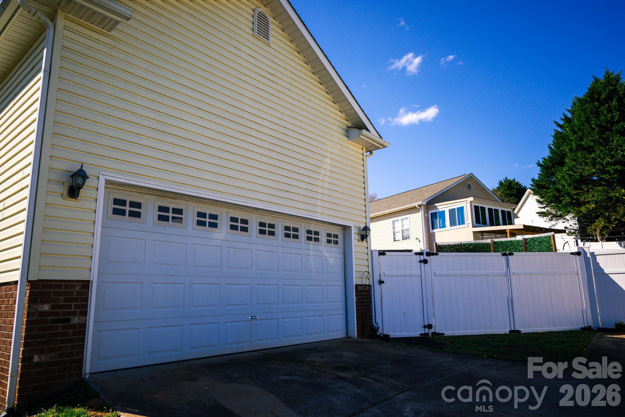 1009 Preston Drive — Lowell