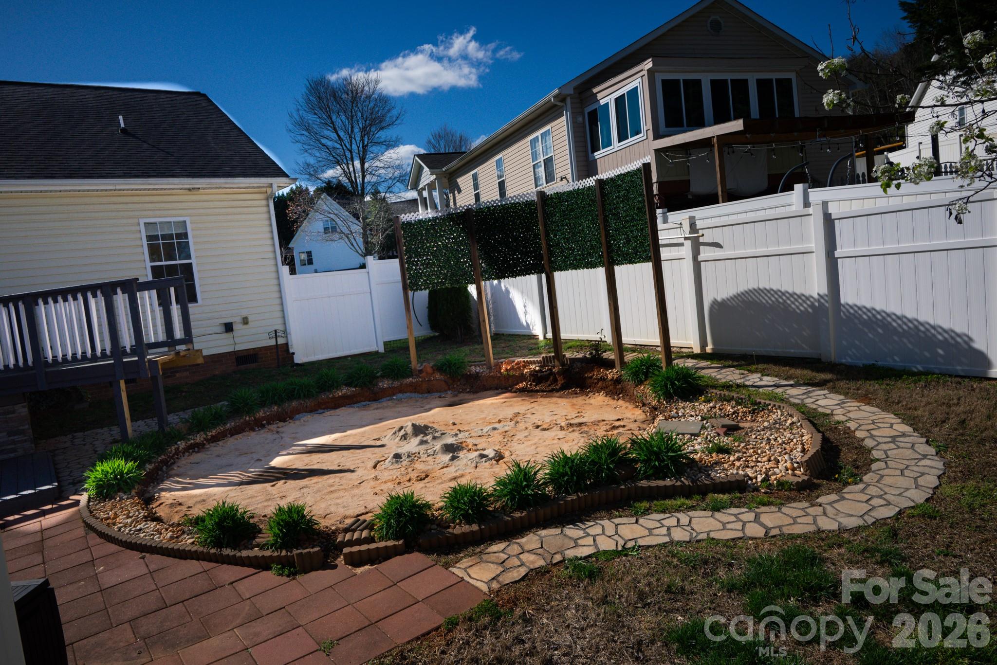 1009 Preston Drive — Lowell
