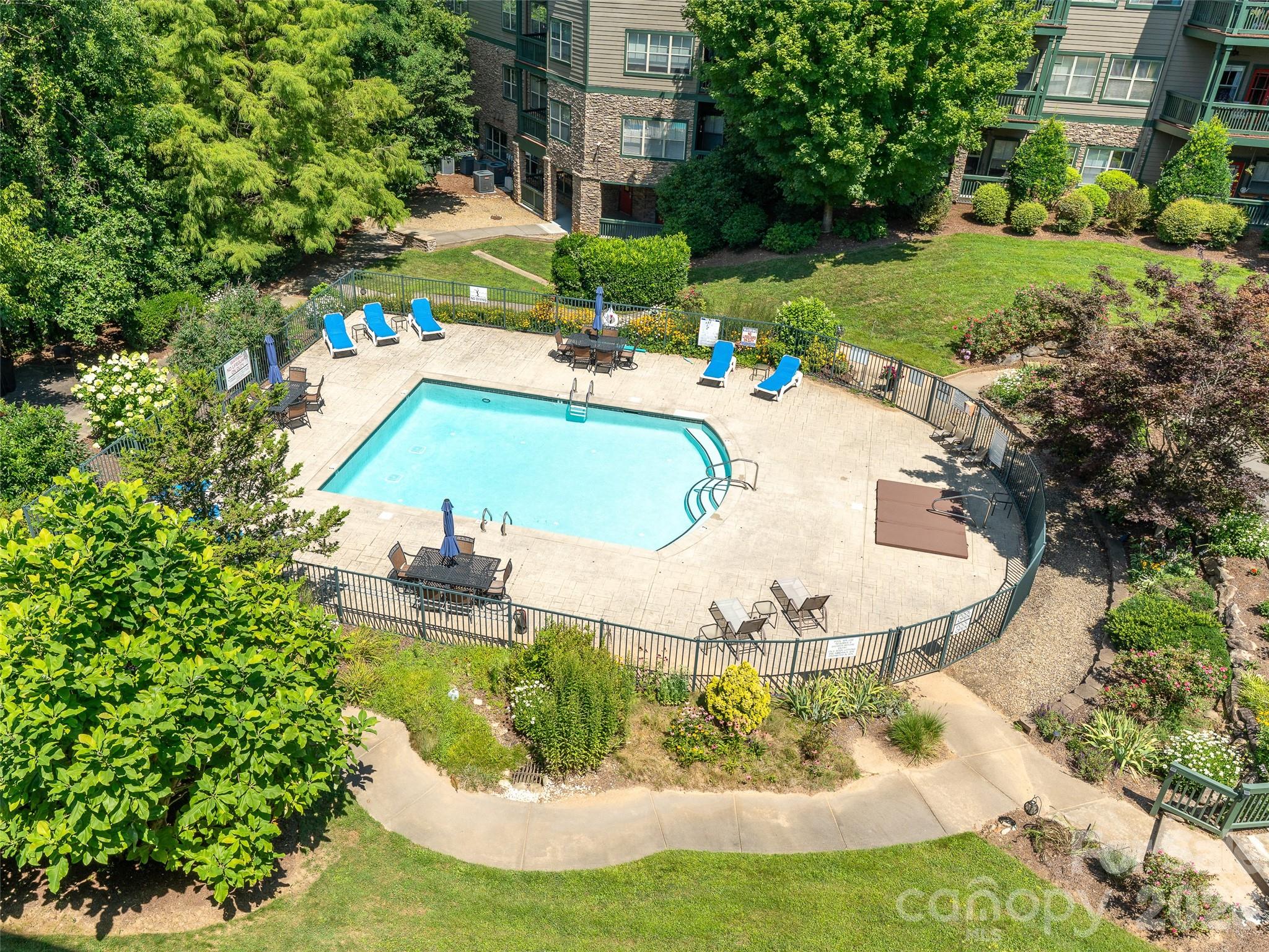 9 Kenilworth Knoll #420 — Asheville