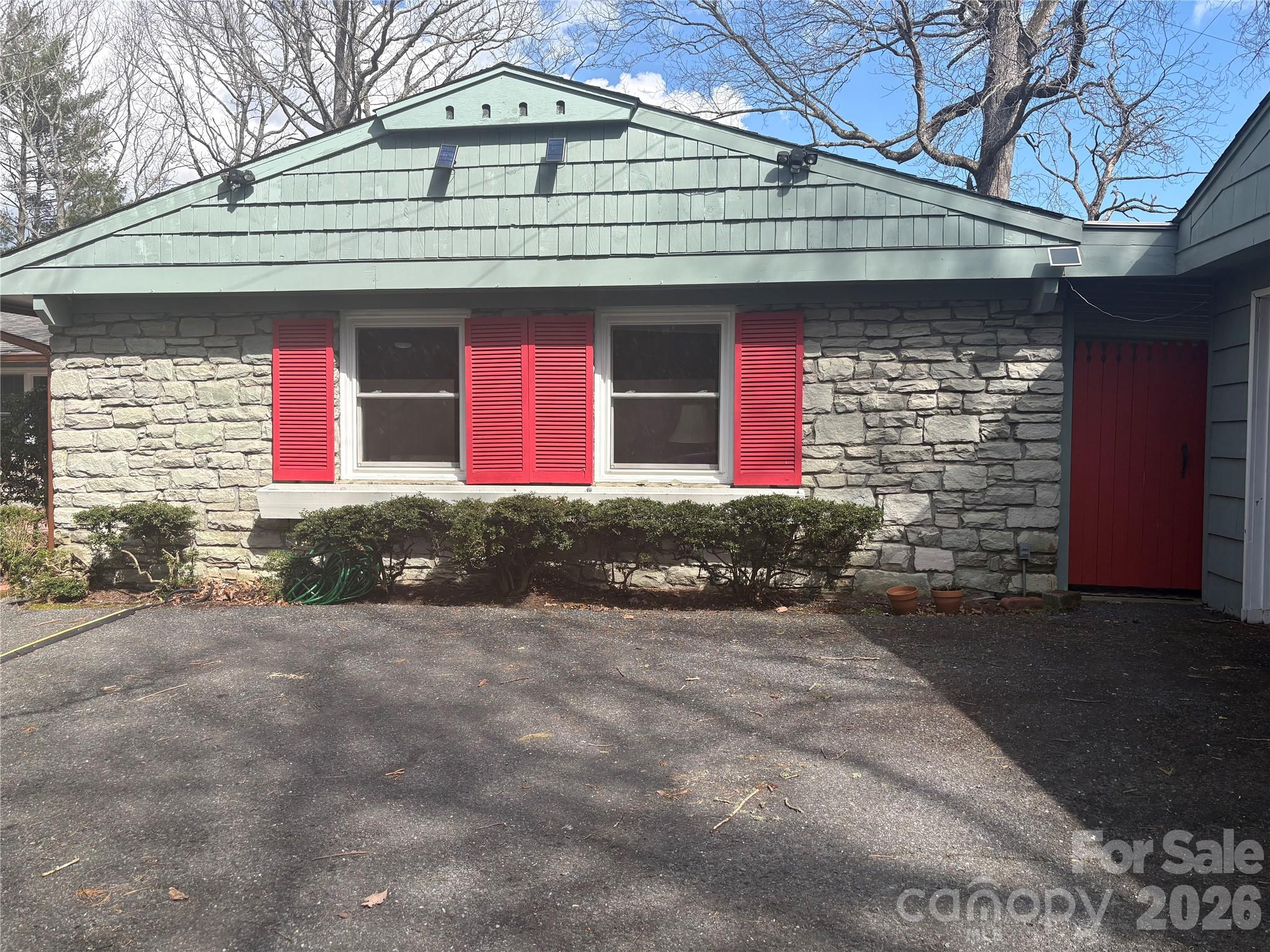 126 Ridgeview Road — Spruce Pine