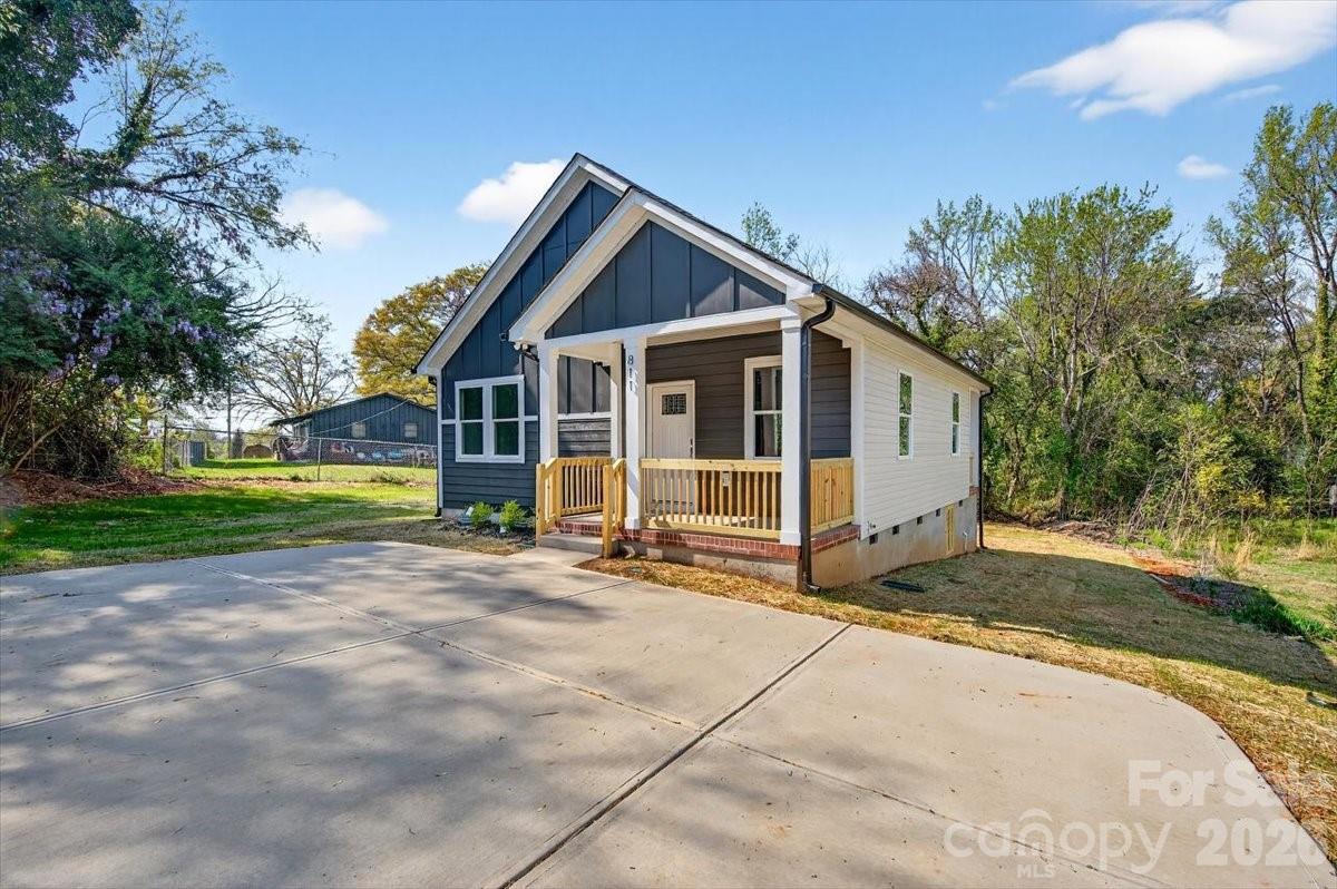 811 Craig Place — Shelby