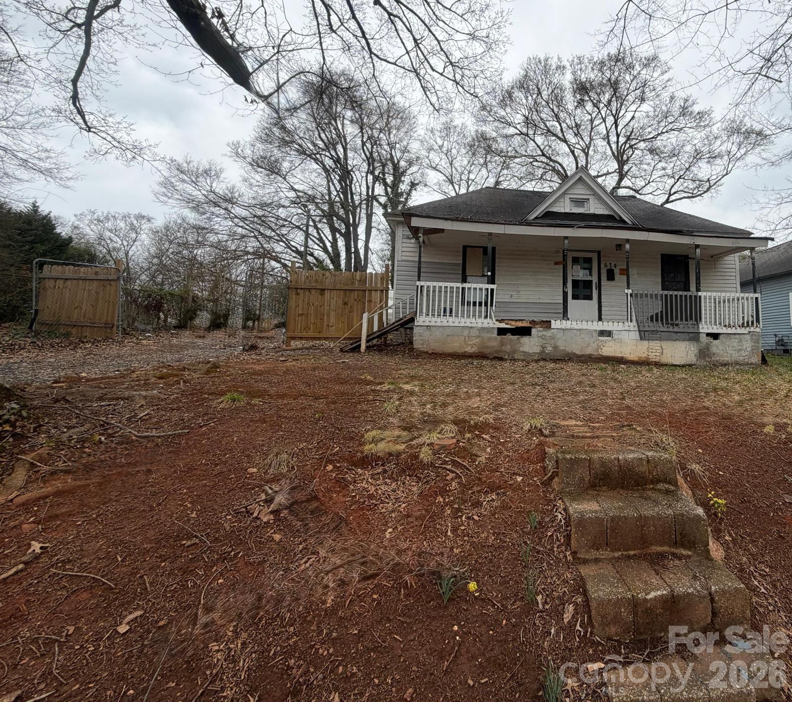 624 N Center Street — Spartanburg