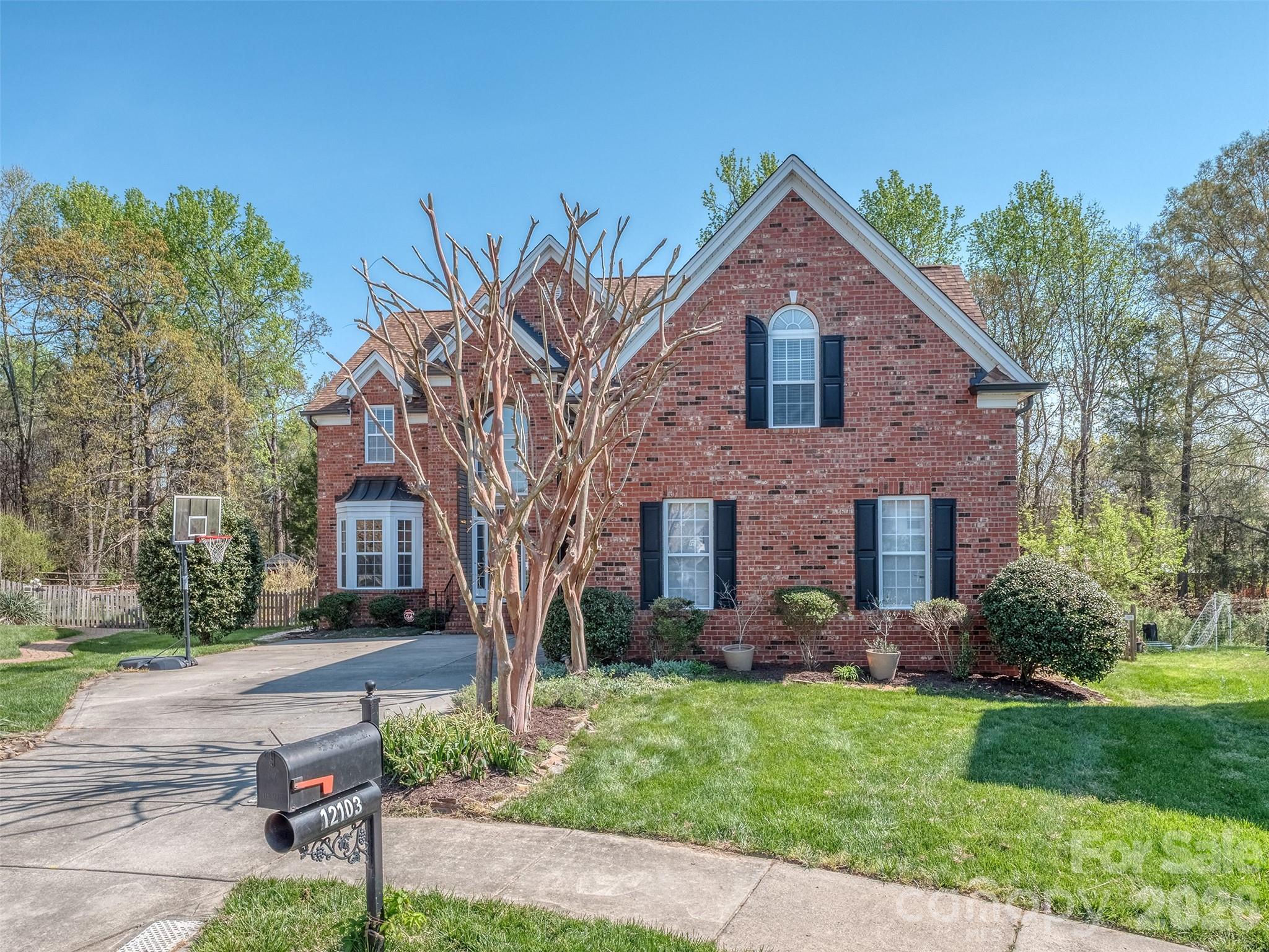 12103 Crescent Run Court — Charlotte