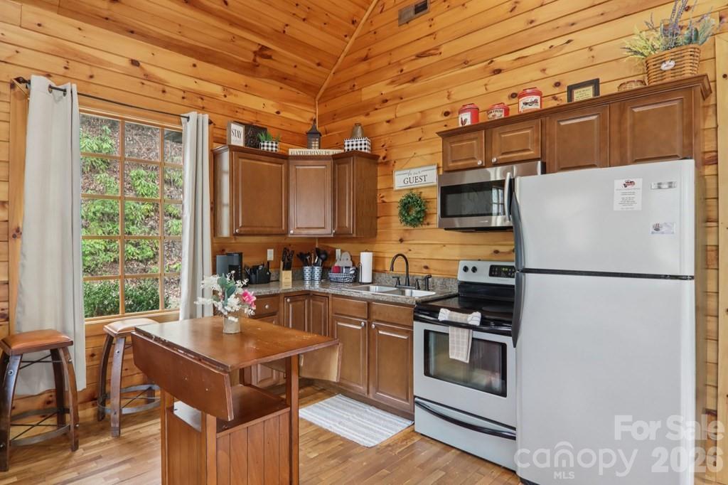 1012 Alarka Highlands Drive — Bryson City