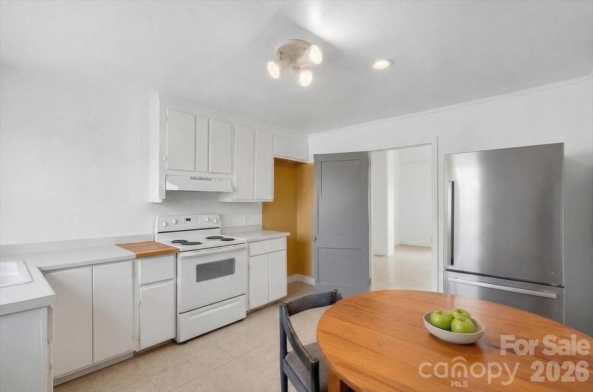 209 Edgewood Drive — Wingate
