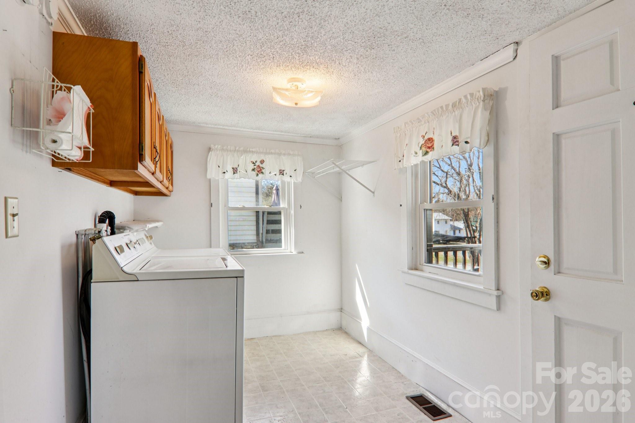 24 Pelzer Street — Asheville