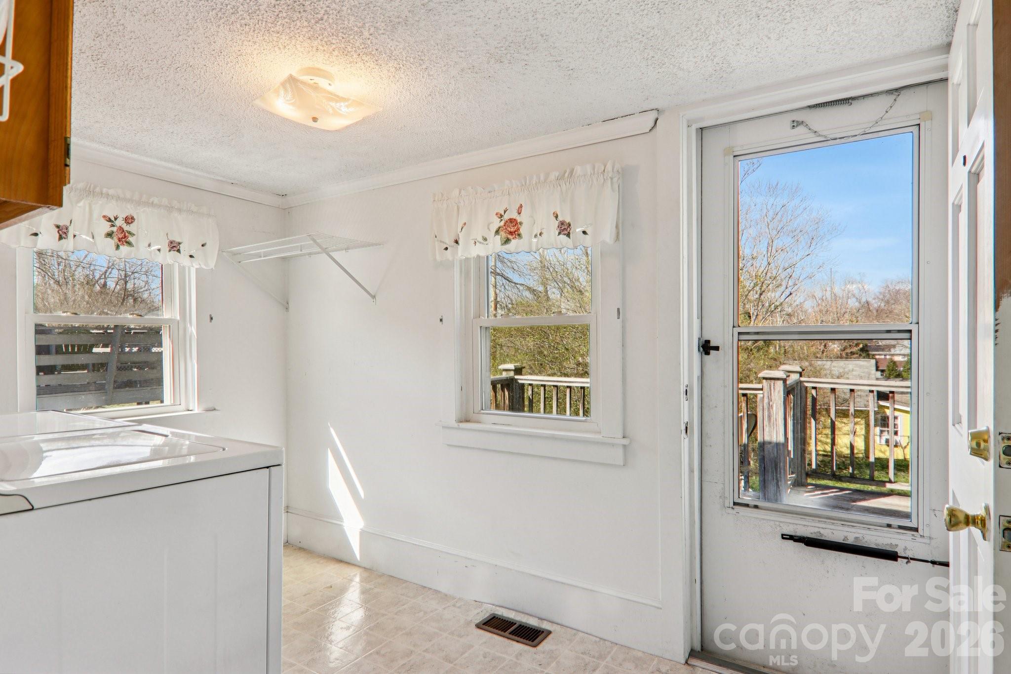 24 Pelzer Street — Asheville