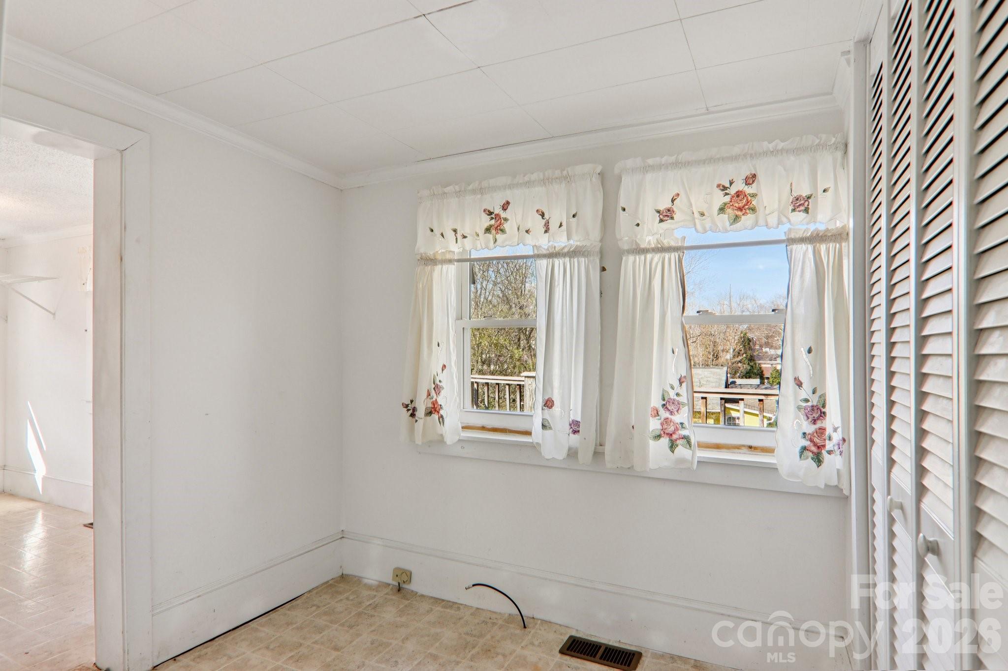 24 Pelzer Street — Asheville