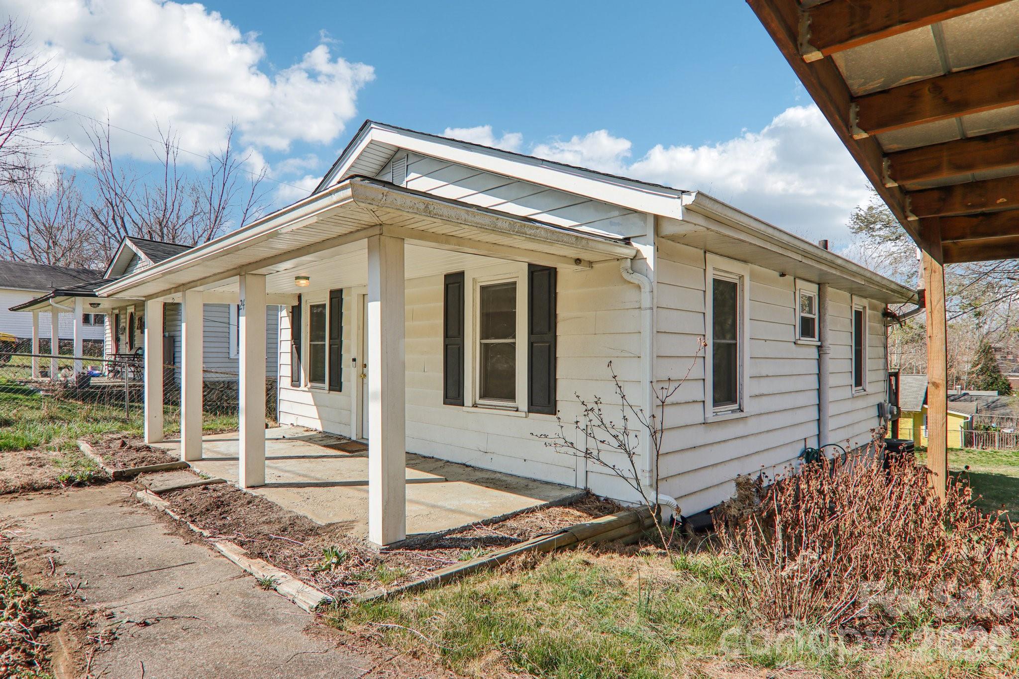 24 Pelzer Street — Asheville