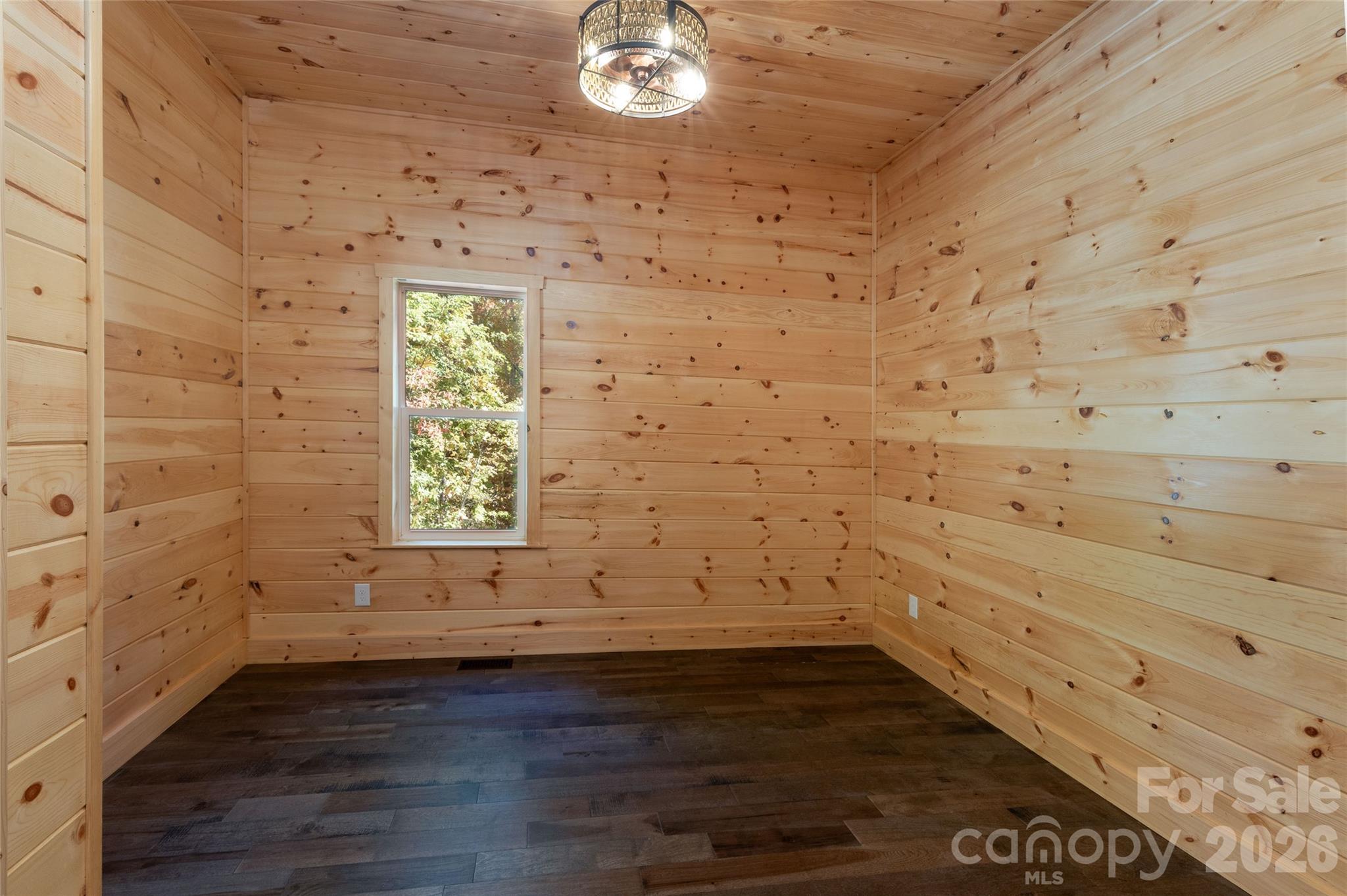 92 Cherahala Lane — Bryson City