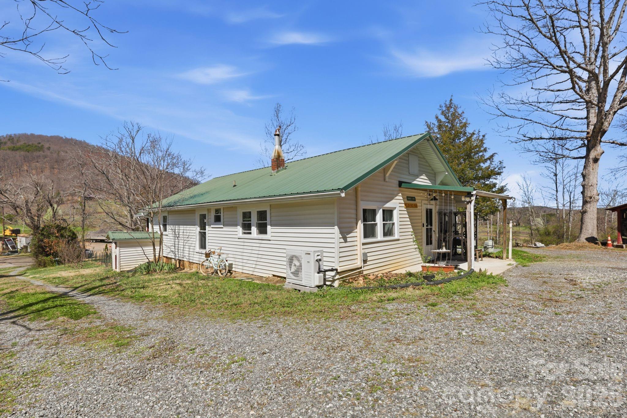 6998 Nobby Lail Road — Connelly Springs