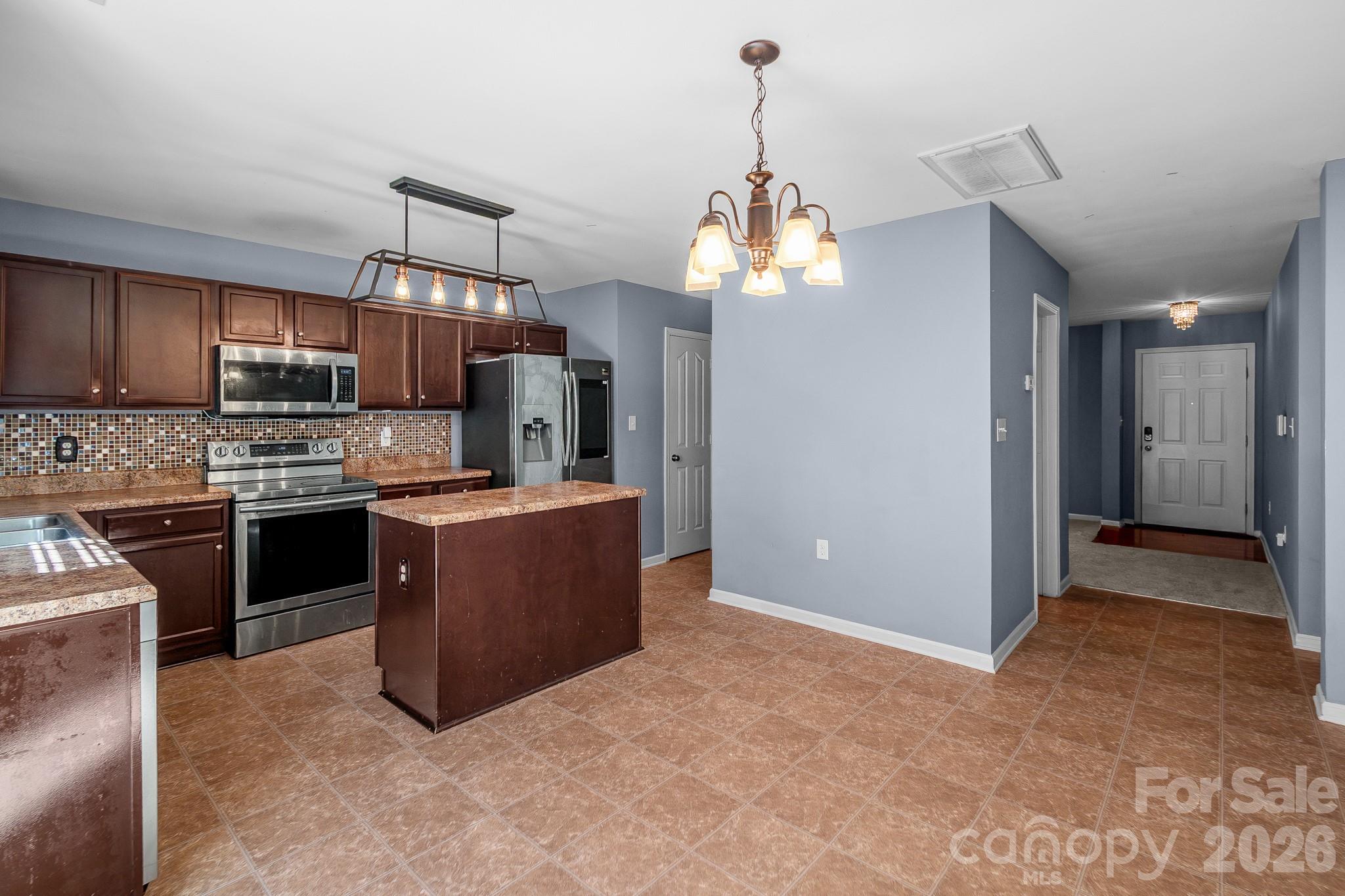 9520 Eagle Feathers Drive #154 — Charlotte