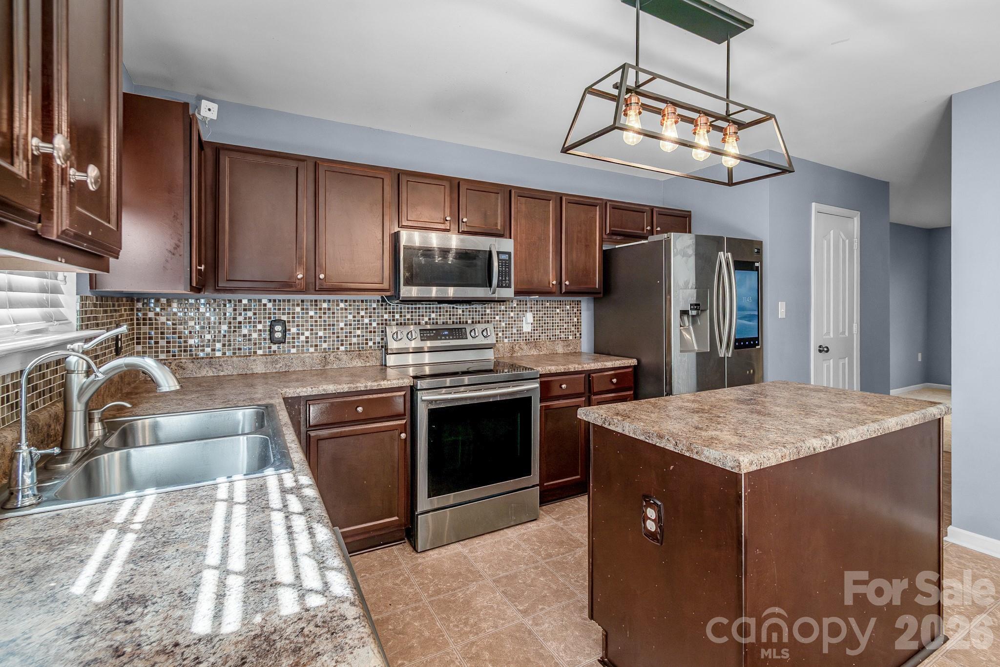 9520 Eagle Feathers Drive #154 — Charlotte