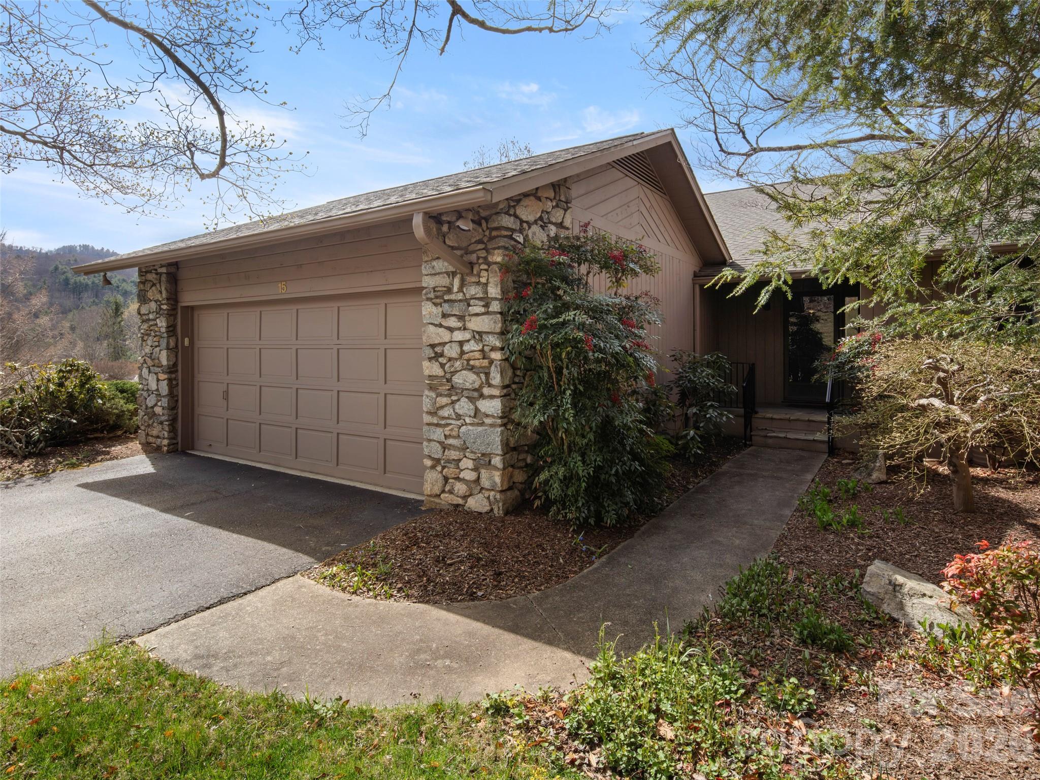15 Ridge Terrace — Asheville