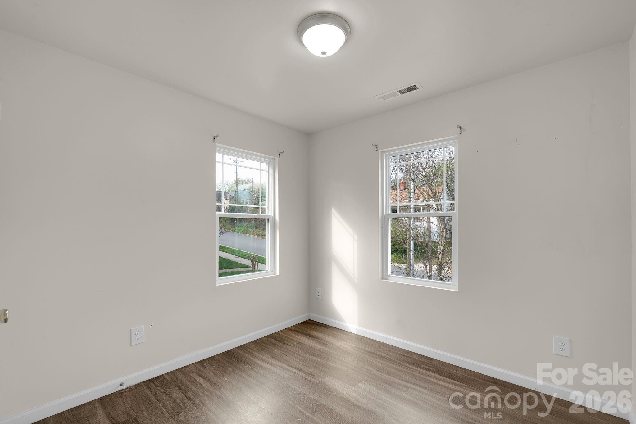 372 E Mills Avenue — Mooresville