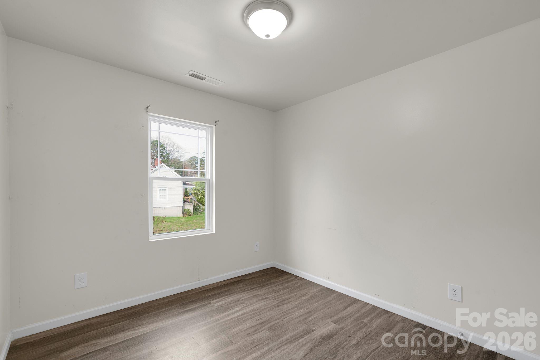 372 E Mills Avenue — Mooresville