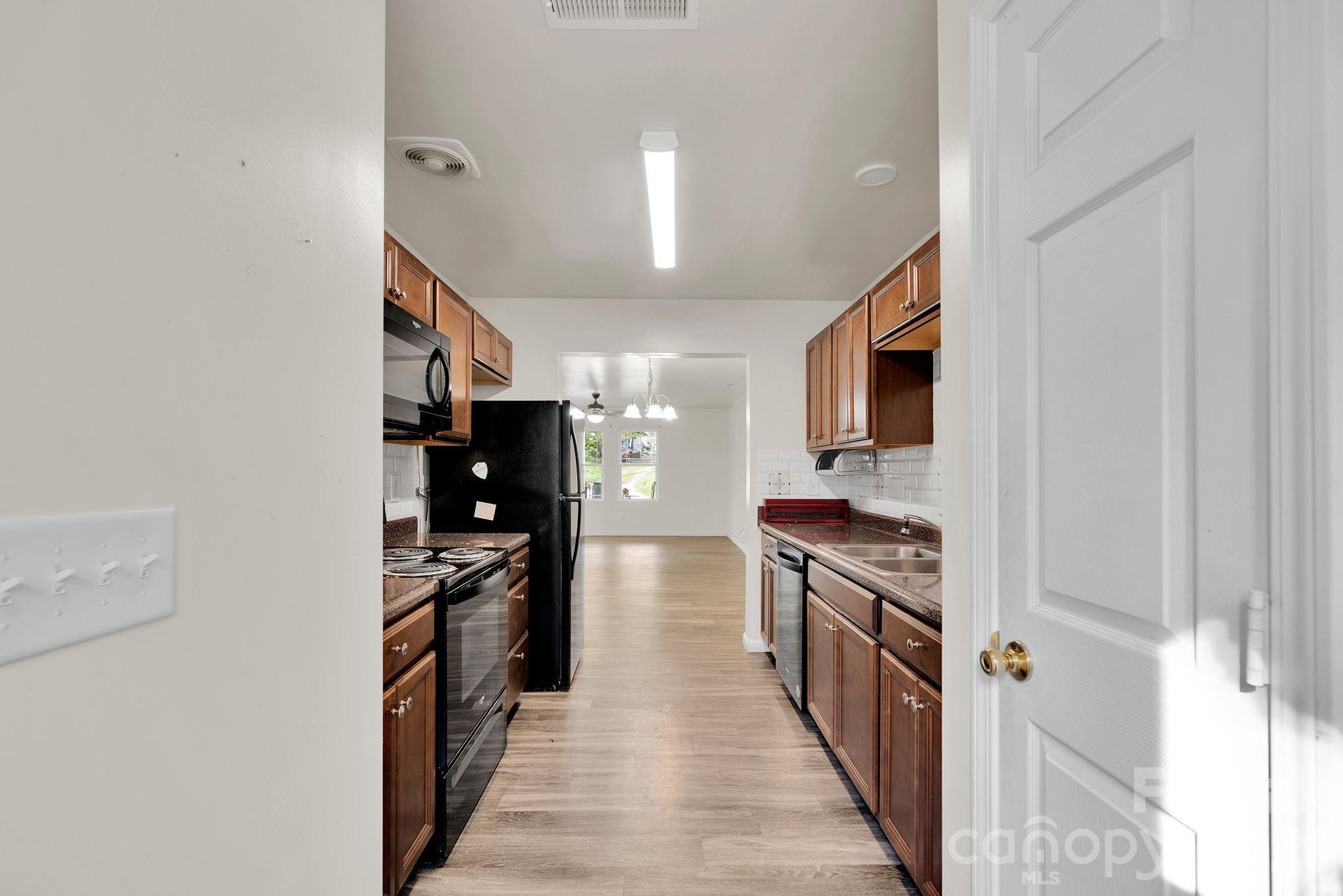 372 E Mills Avenue — Mooresville