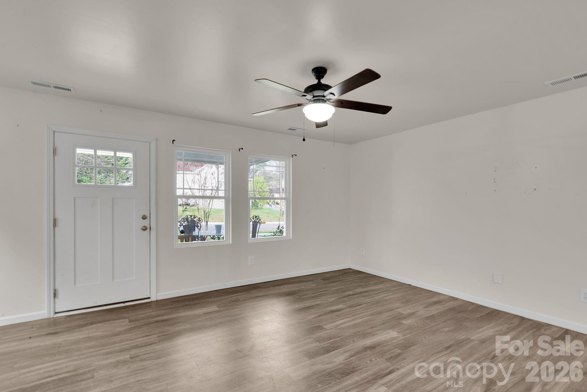 372 E Mills Avenue — Mooresville