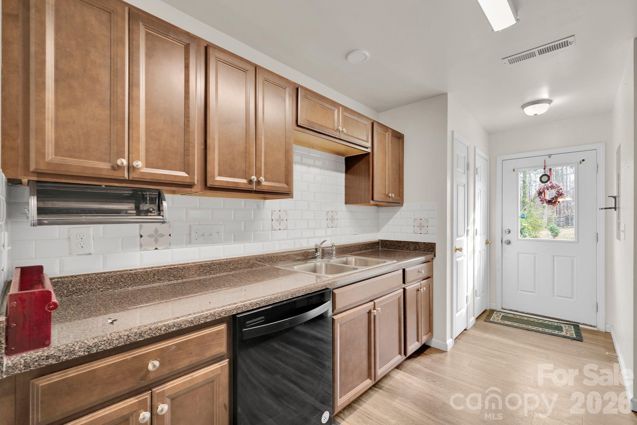 372 E Mills Avenue — Mooresville