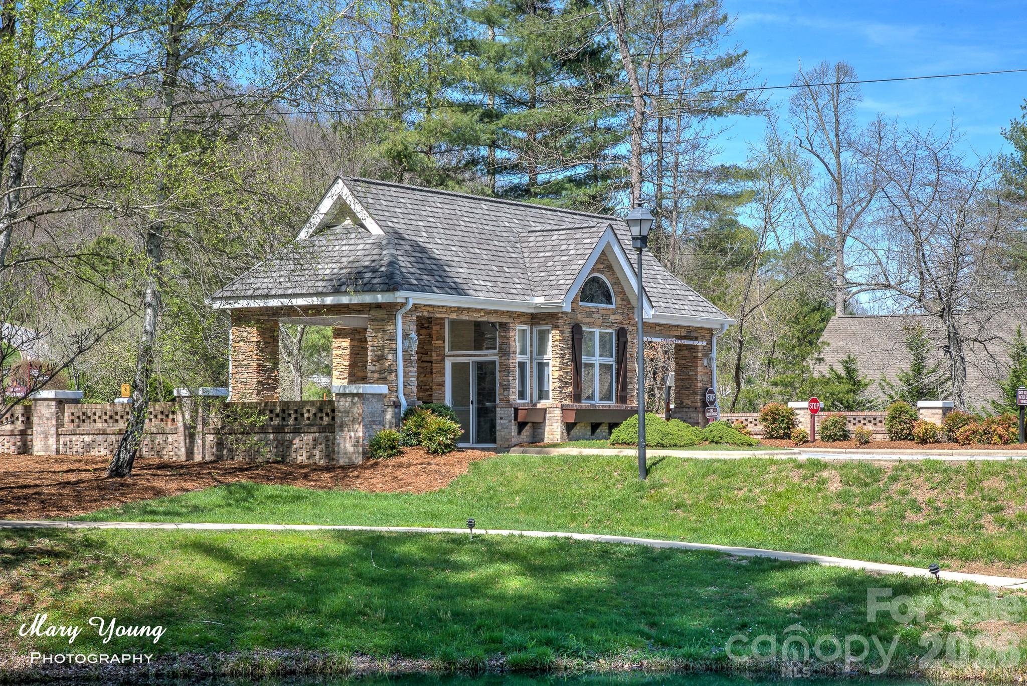 653 High Quarry Road — Hendersonville