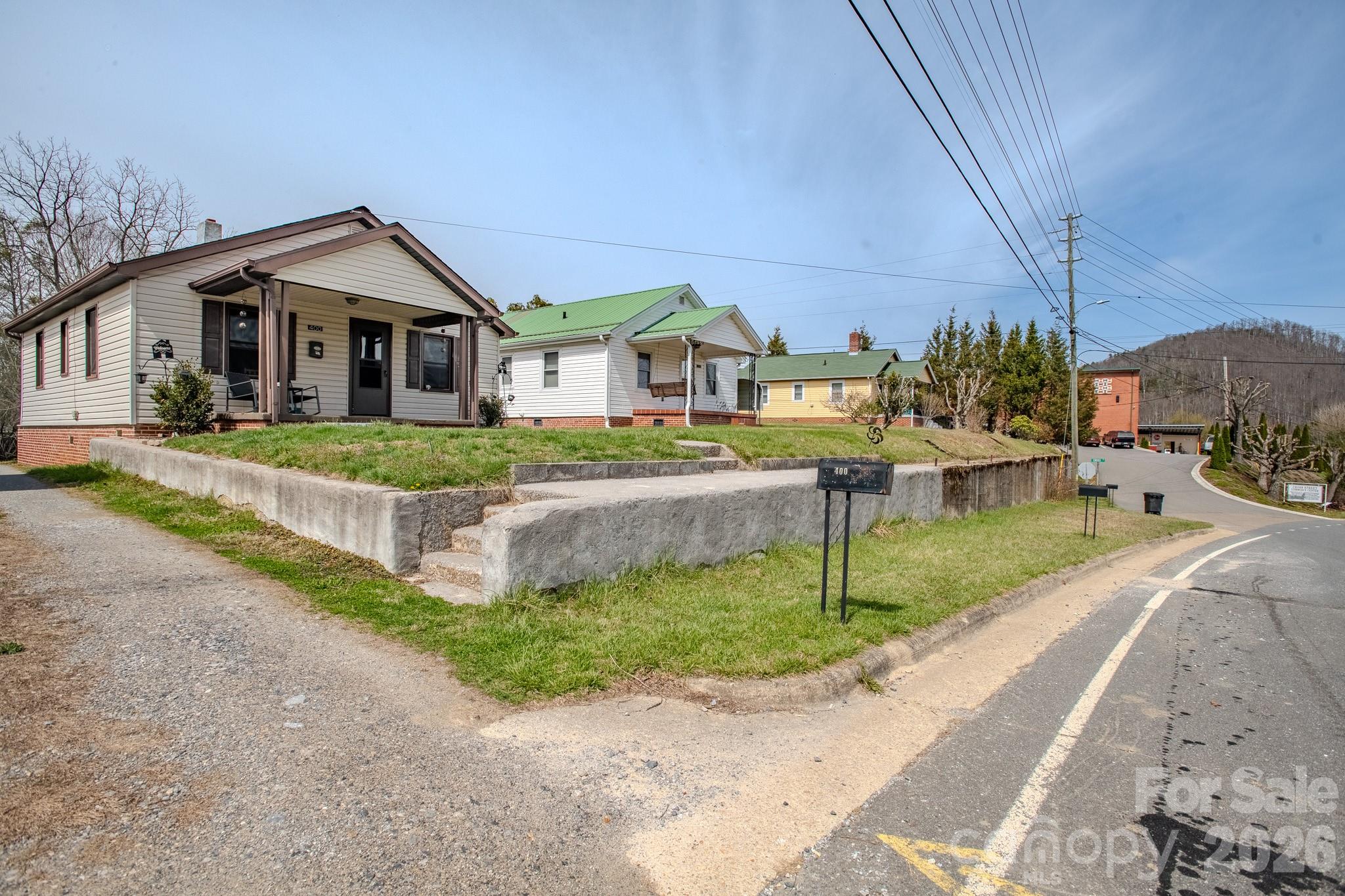 400 Summit Avenue — Spruce Pine