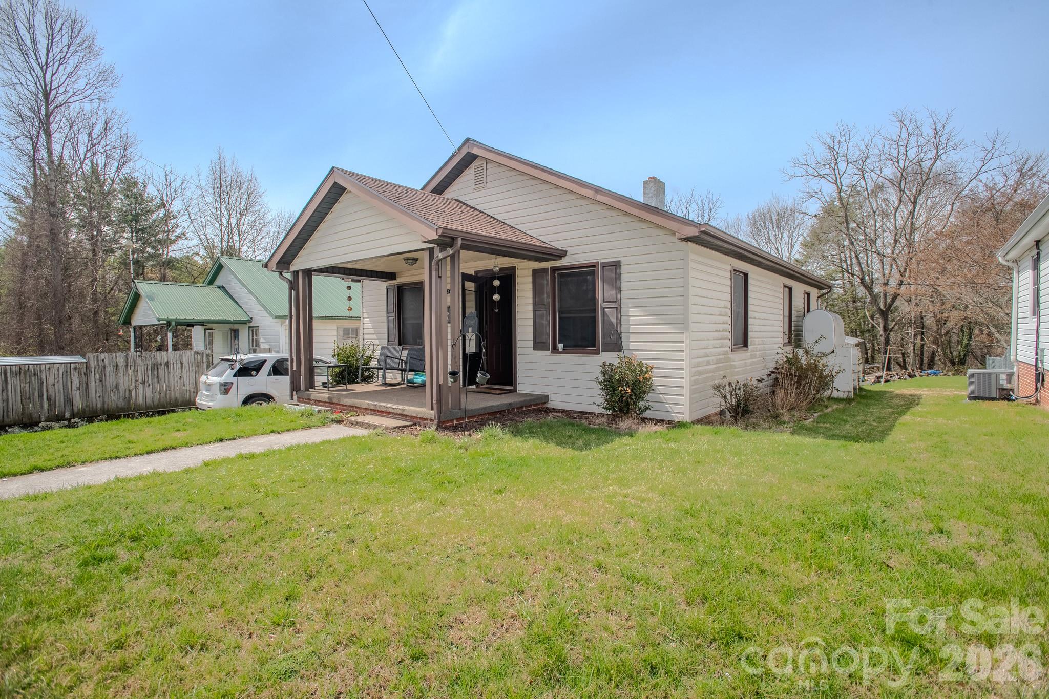400 Summit Avenue — Spruce Pine