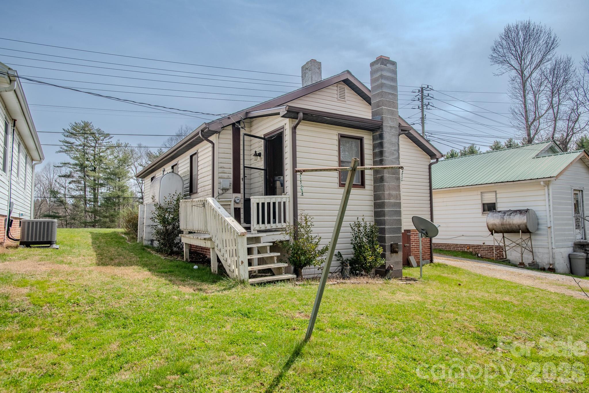 400 Summit Avenue — Spruce Pine