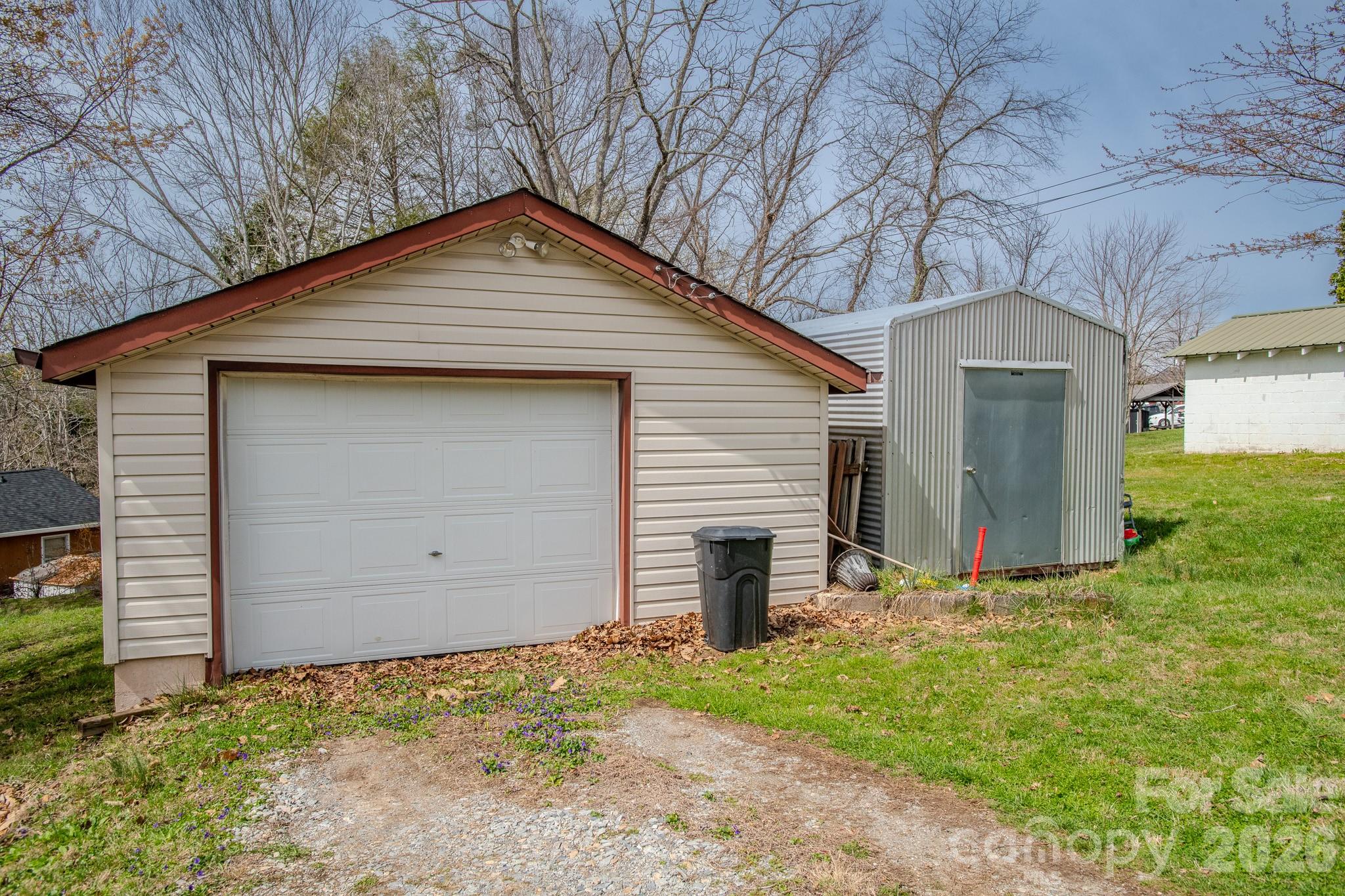 400 Summit Avenue — Spruce Pine