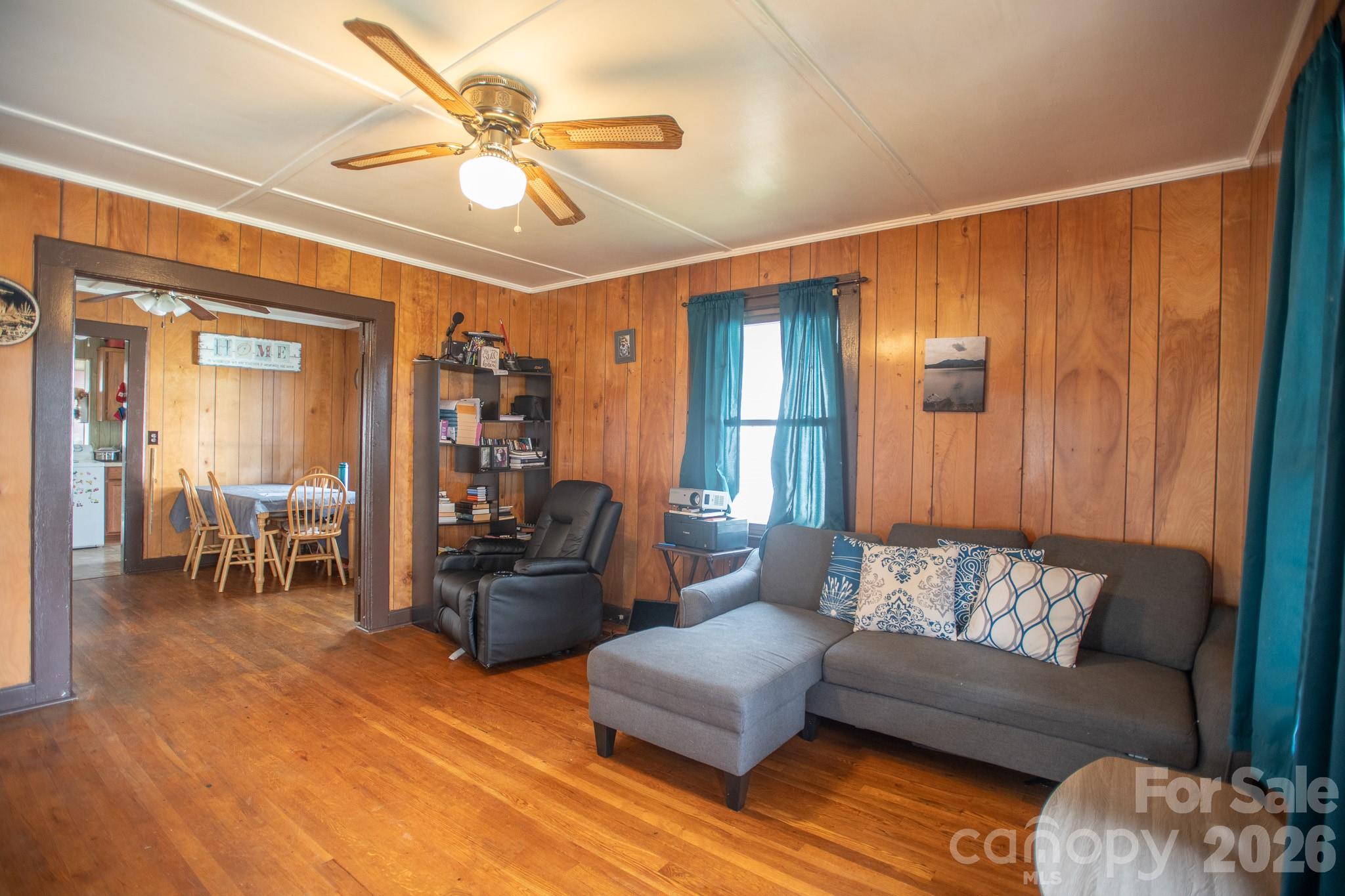 400 Summit Avenue — Spruce Pine
