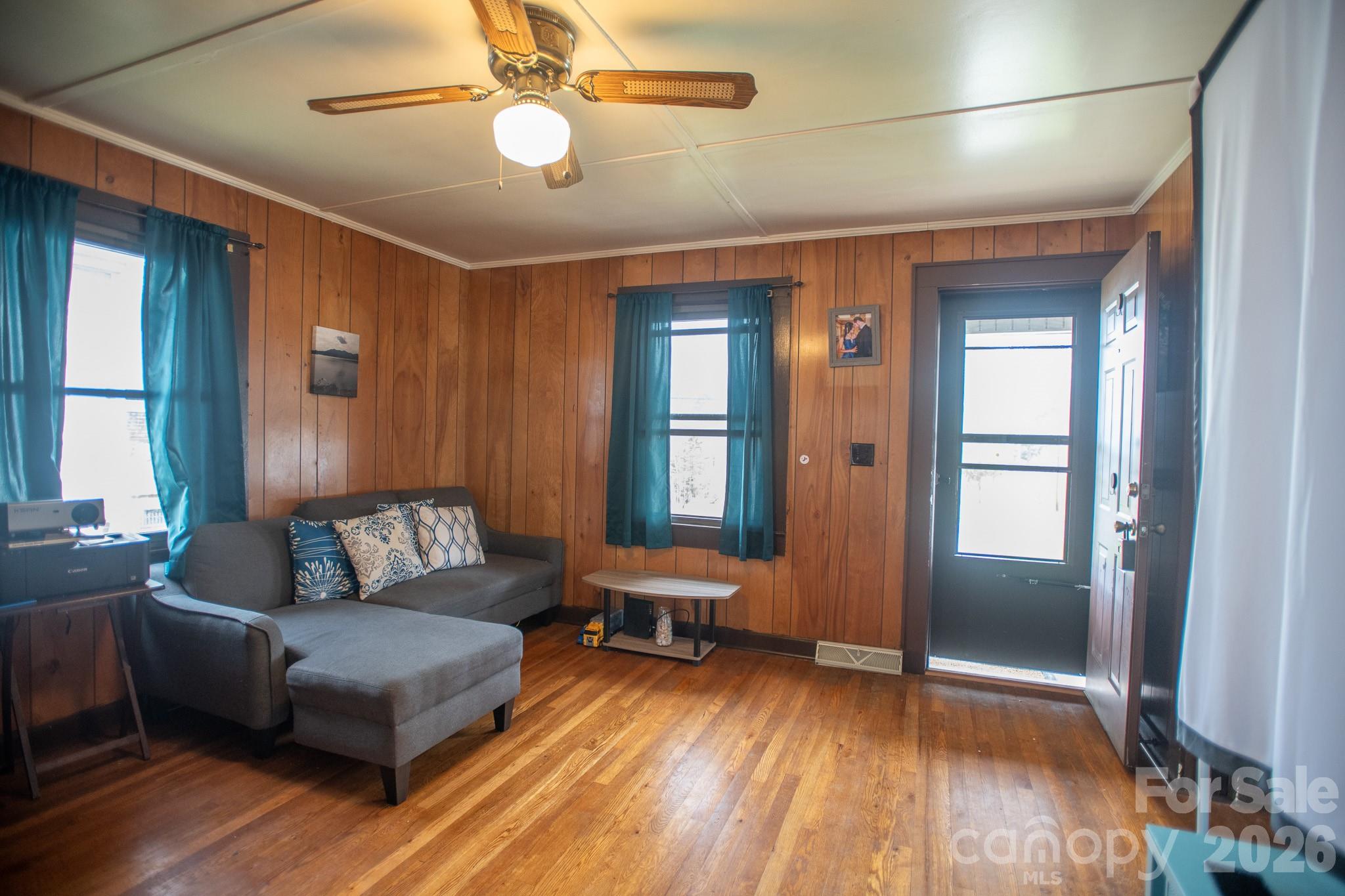 400 Summit Avenue — Spruce Pine