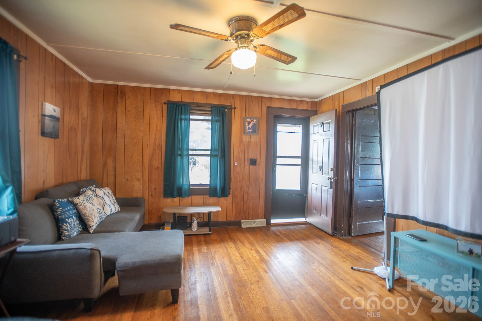 400 Summit Avenue — Spruce Pine