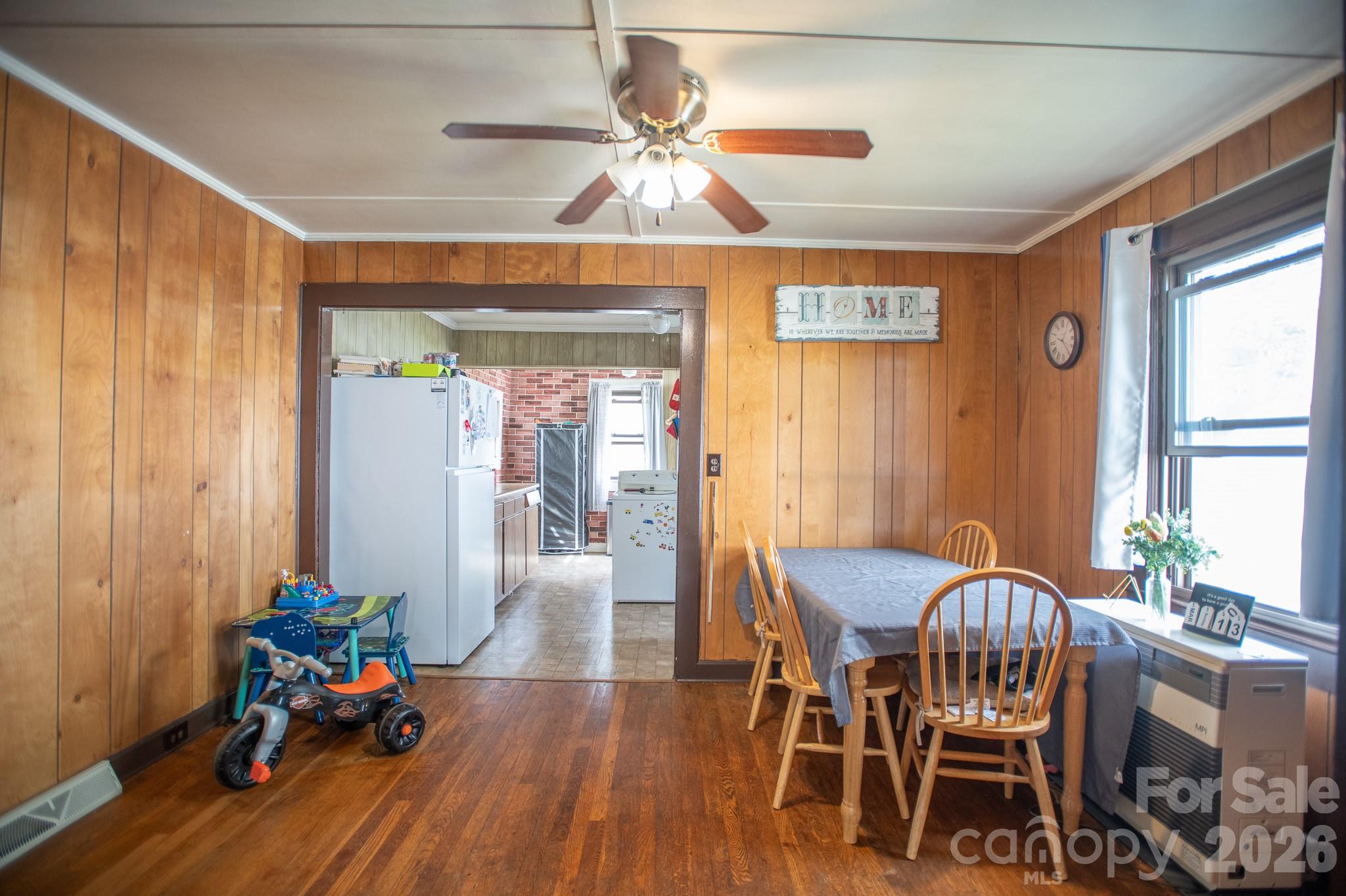 400 Summit Avenue — Spruce Pine